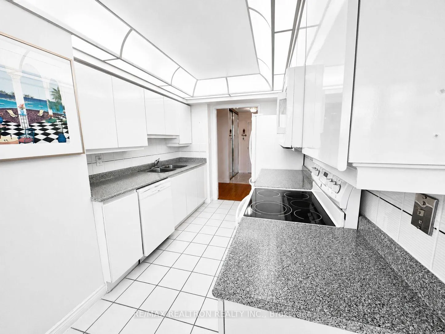 Photo 3 of Unit 502, 7 Townsgate Drive, Vaughan, Crestwood-Springfarm-Yorkhill — HOMEH