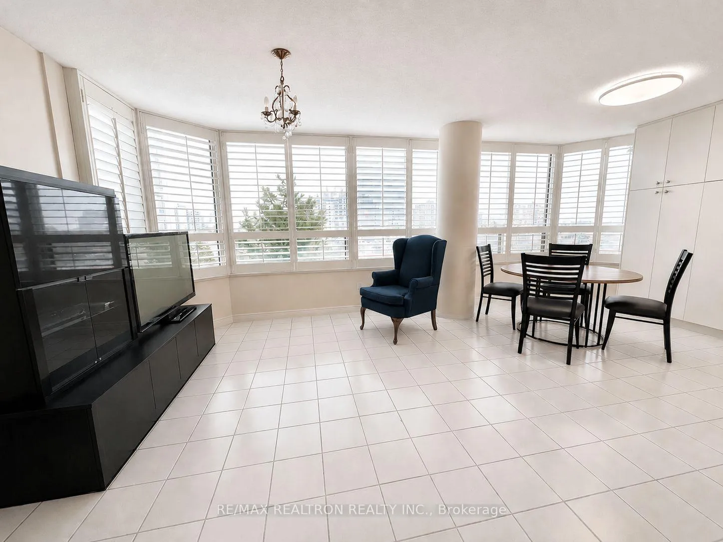Photo 6 of Unit 502, 7 Townsgate Drive, Vaughan, Crestwood-Springfarm-Yorkhill — HOMEH