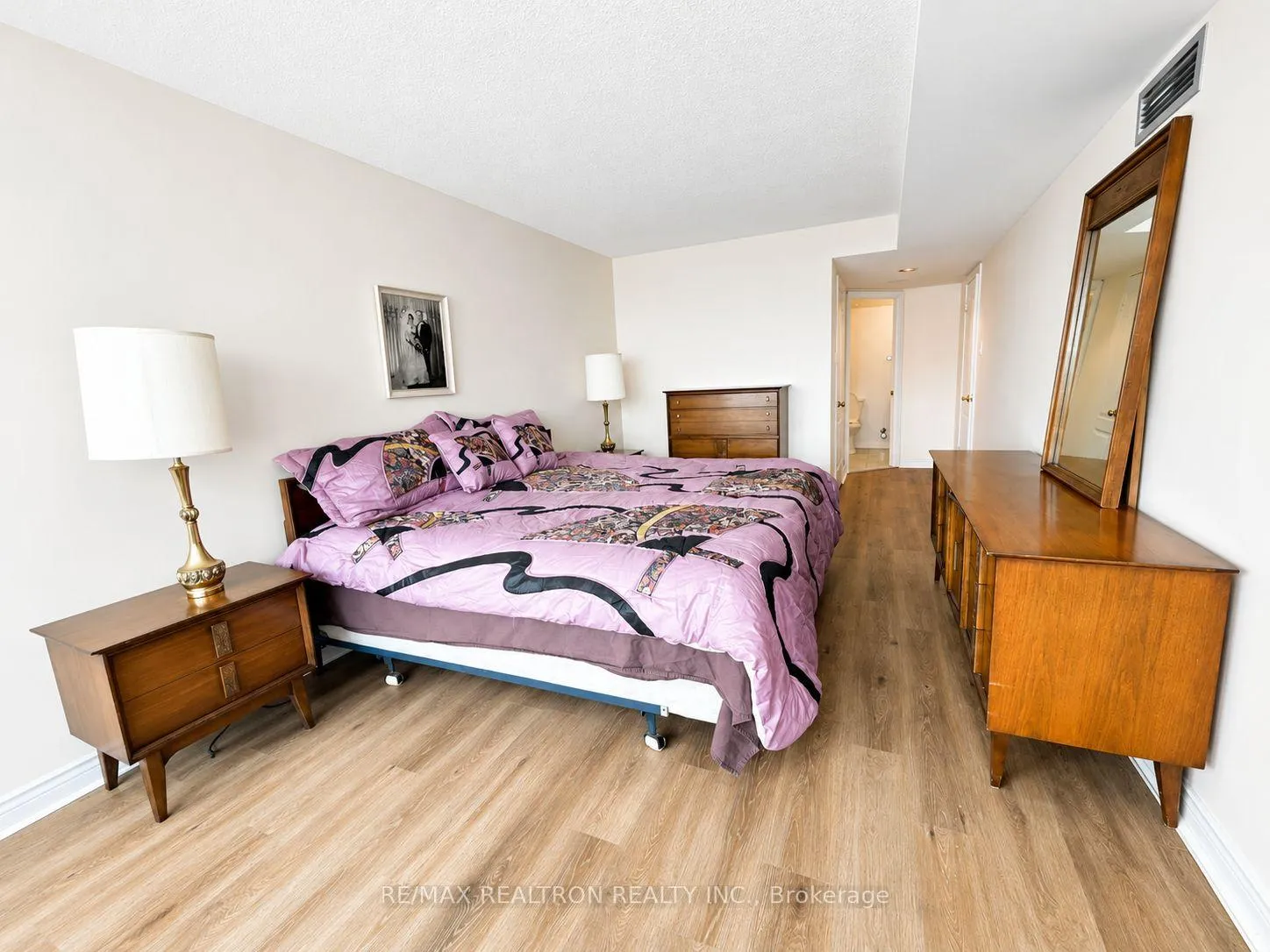 Photo 12 of Unit 502, 7 Townsgate Drive, Vaughan, Crestwood-Springfarm-Yorkhill — HOMEH