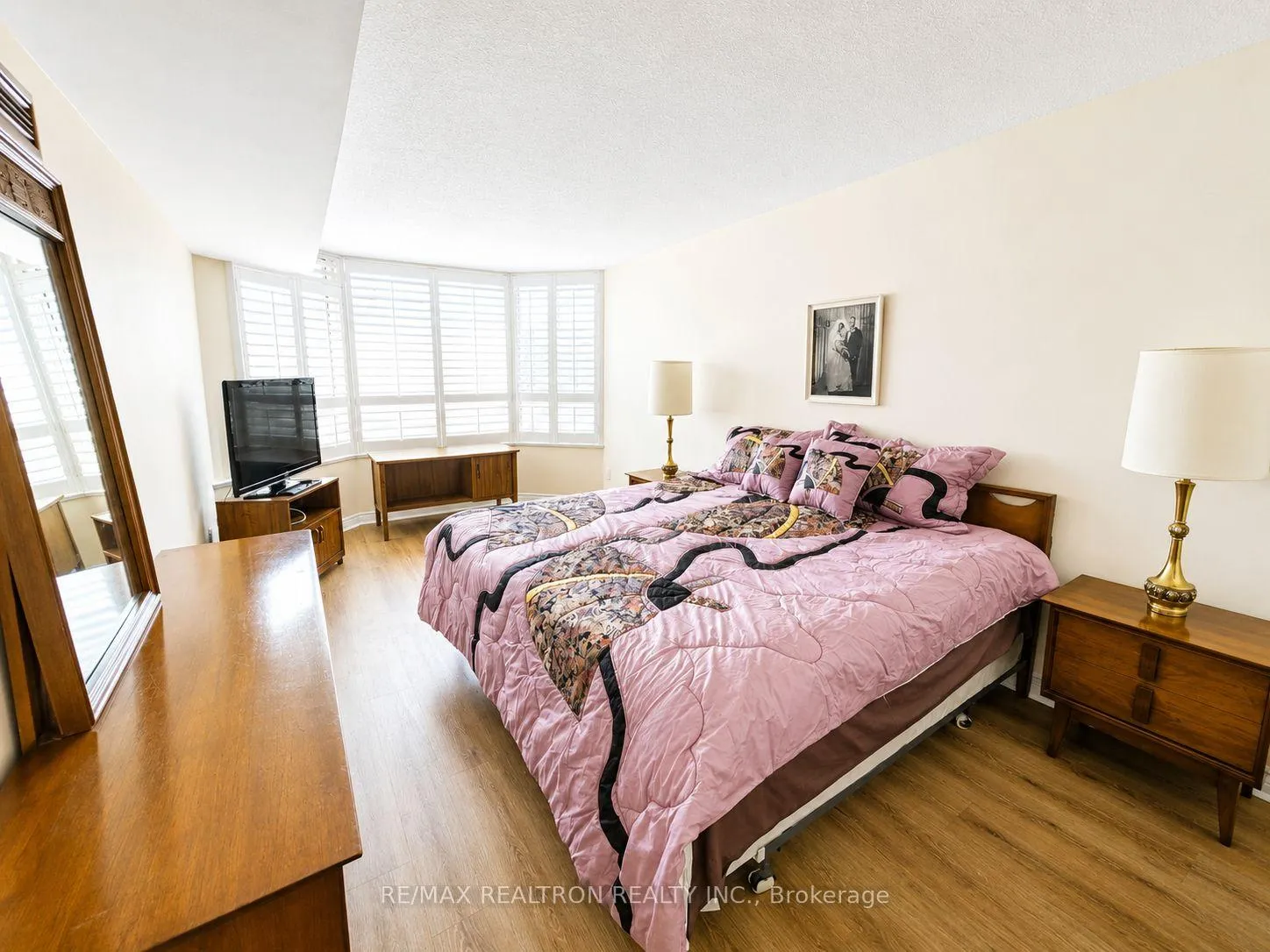 Photo 13 of Unit 502, 7 Townsgate Drive, Vaughan, Crestwood-Springfarm-Yorkhill — HOMEH