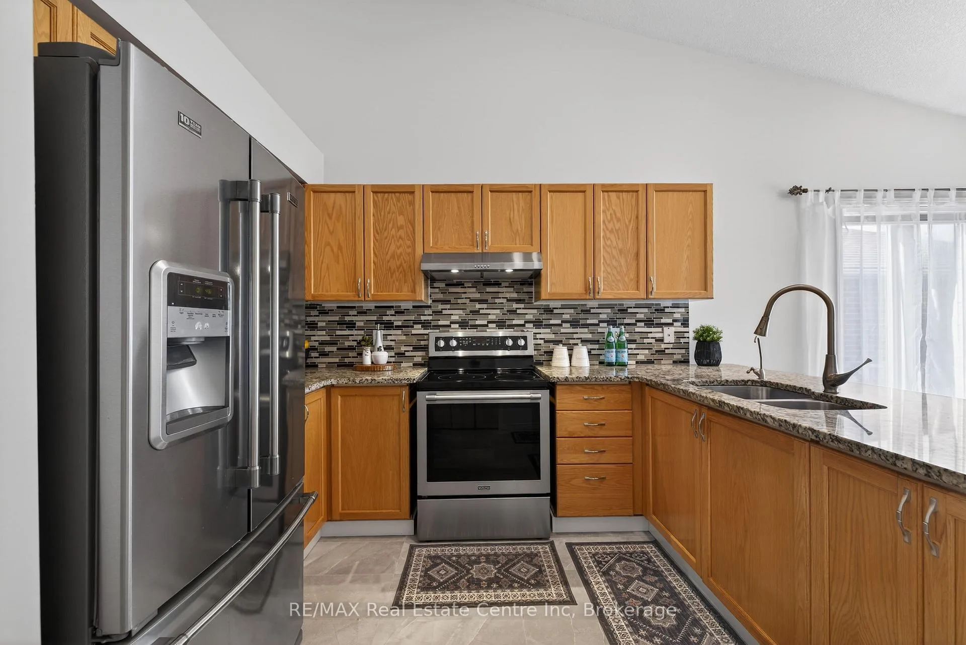 Photo 13 of 91 Flaherty Drive, Guelph, Willow West/Sugarbush/West Acres — HOMEH