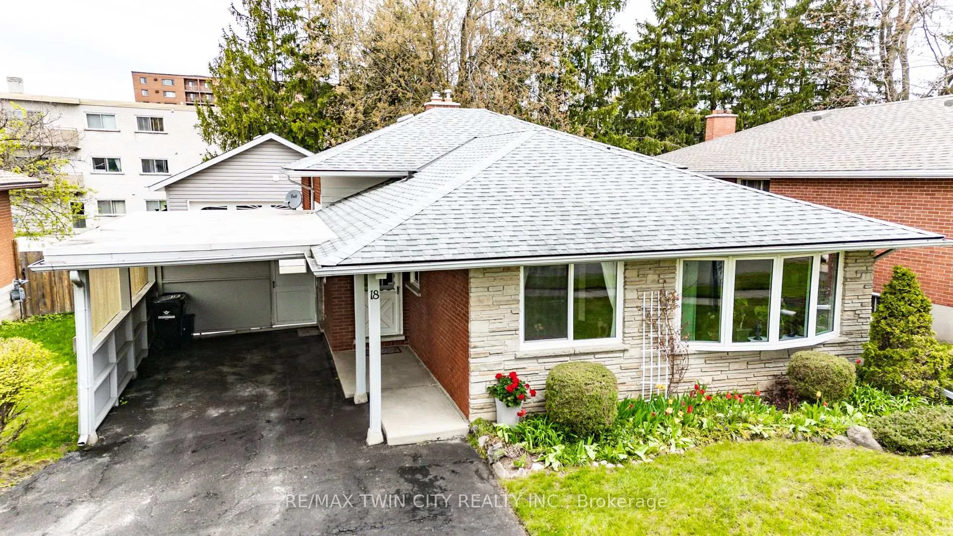 Front of 18 Queenston Crescent
