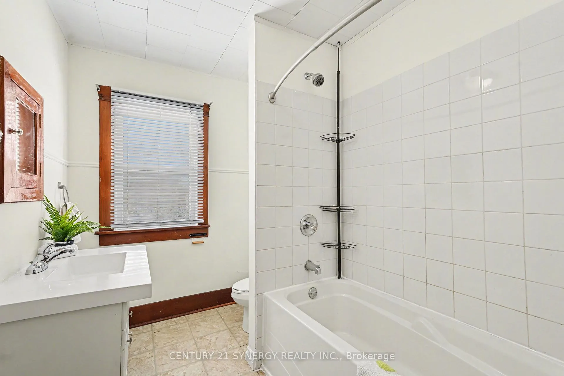 Photo 11 of 51 McGill Street N, Smiths Falls — HOMEH