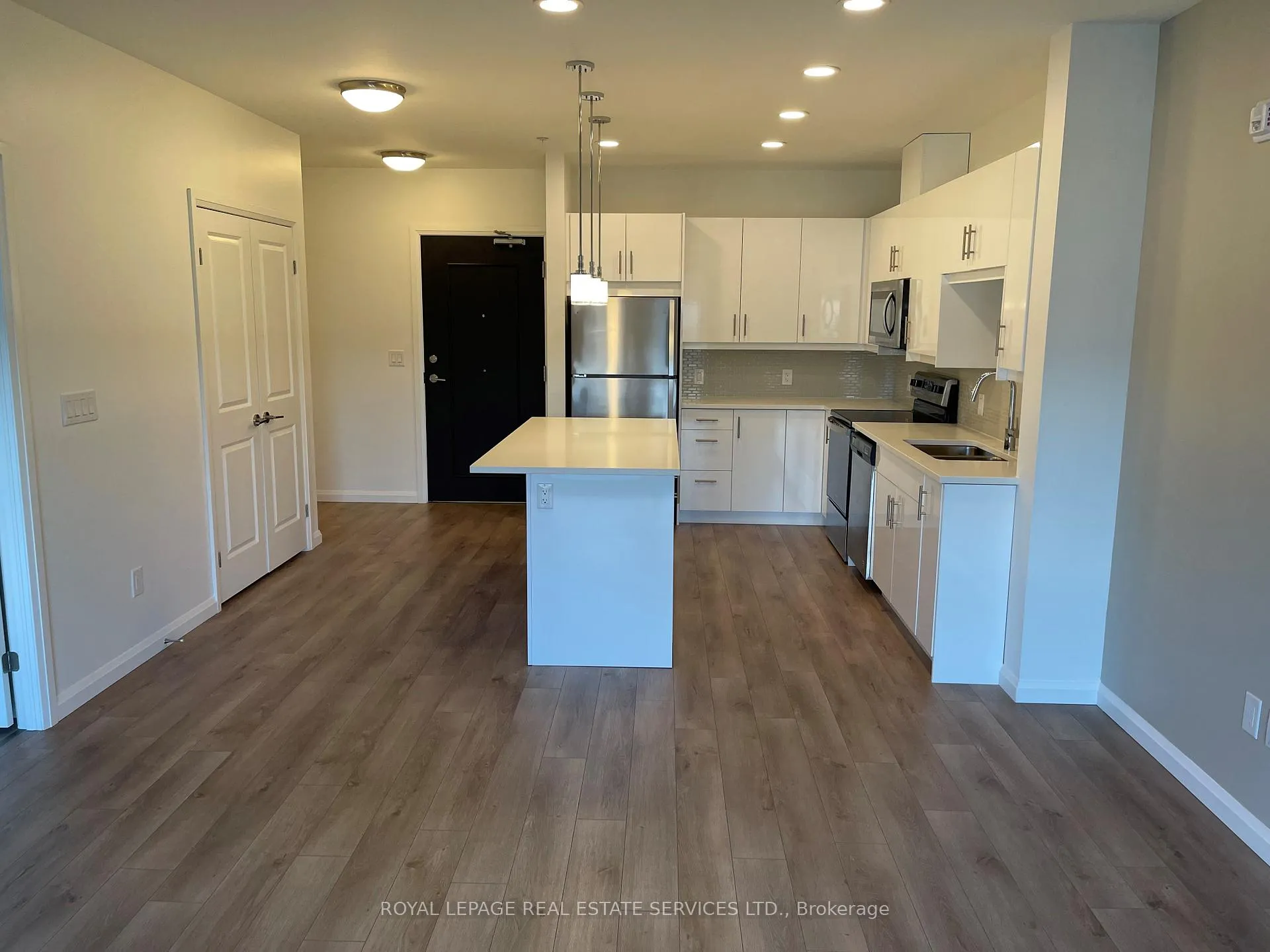 Photo 3 of Unit 406, 144 Watson Road N, Guelph, Grange Road — HOMEH