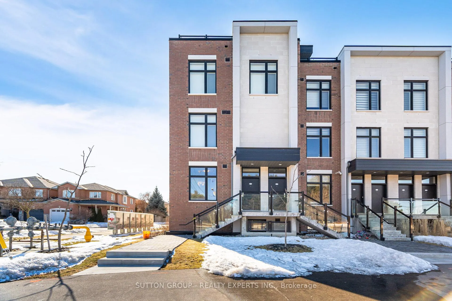 Front of Unit L109, 9560 Islington Avenue