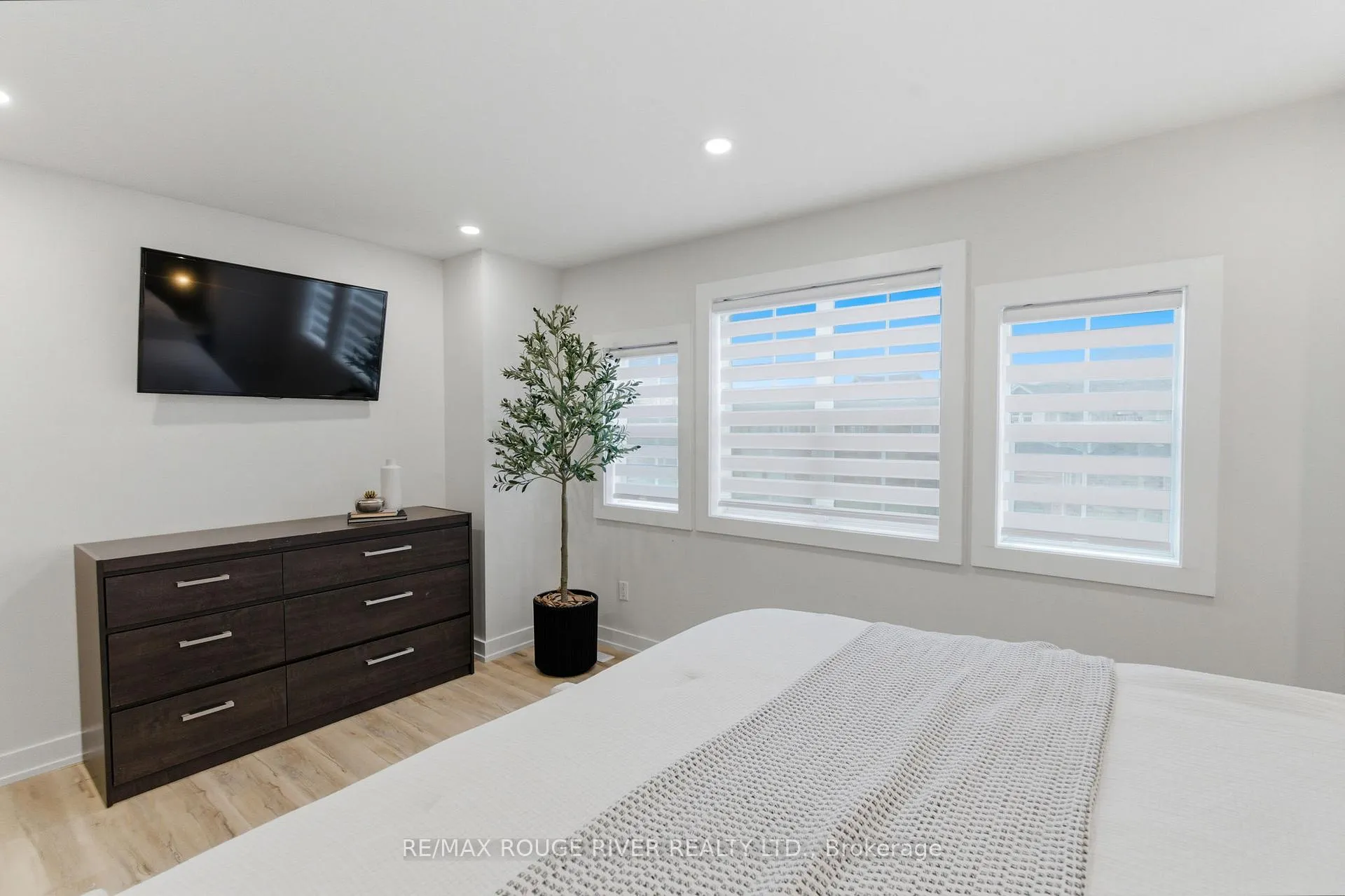 Photo 25 of 15 Virginia Drive, Whitby, Pringle Creek — HOMEH