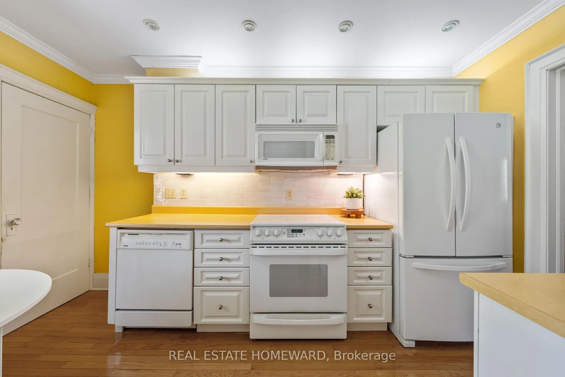 Photo 9 of 89 Scarboro Beach Boulevard, Toronto, The Beaches — HOMEH