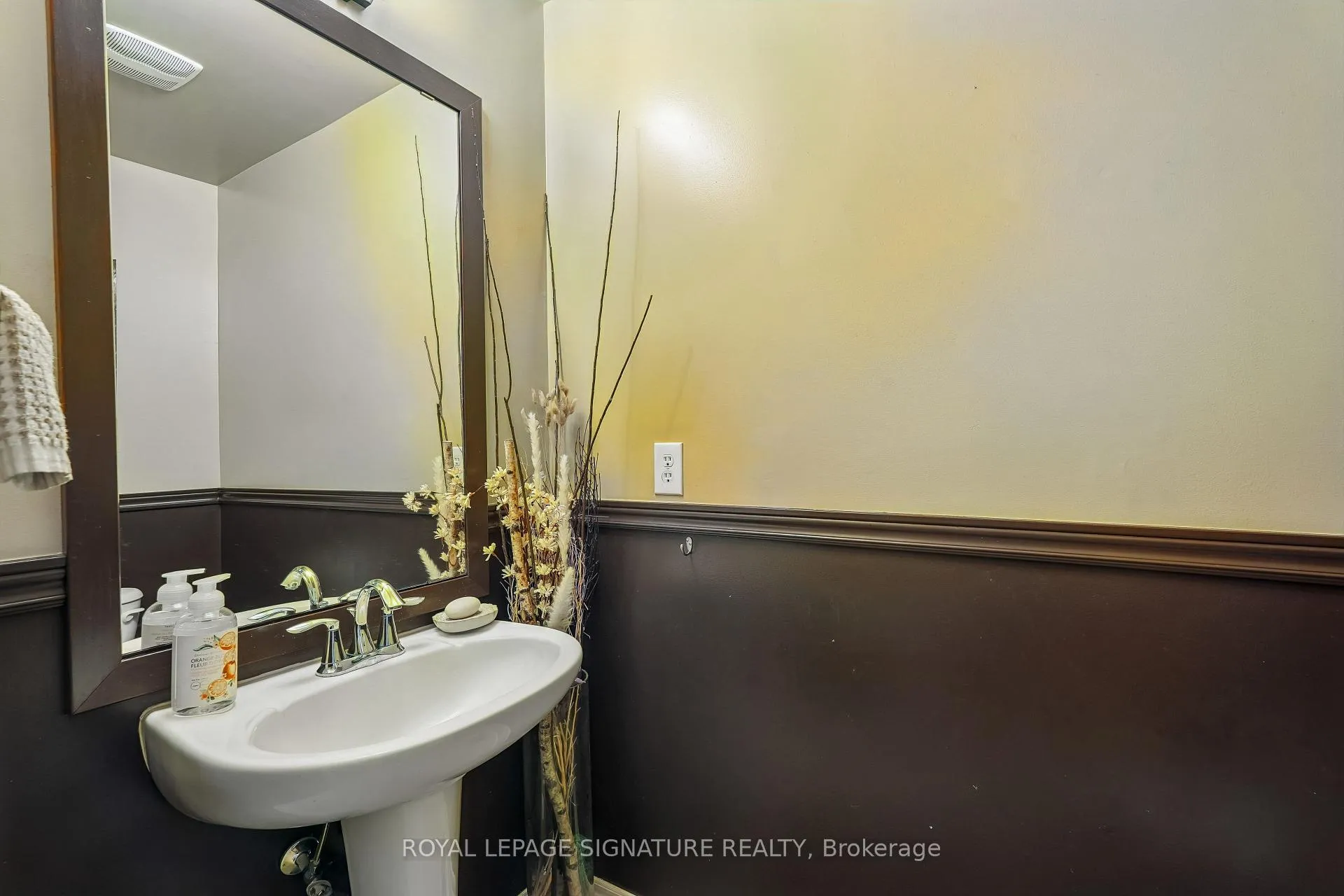 Photo 8 of 9740 McLaughlin Road N, Brampton, Fletcher's Creek Village — HOMEH