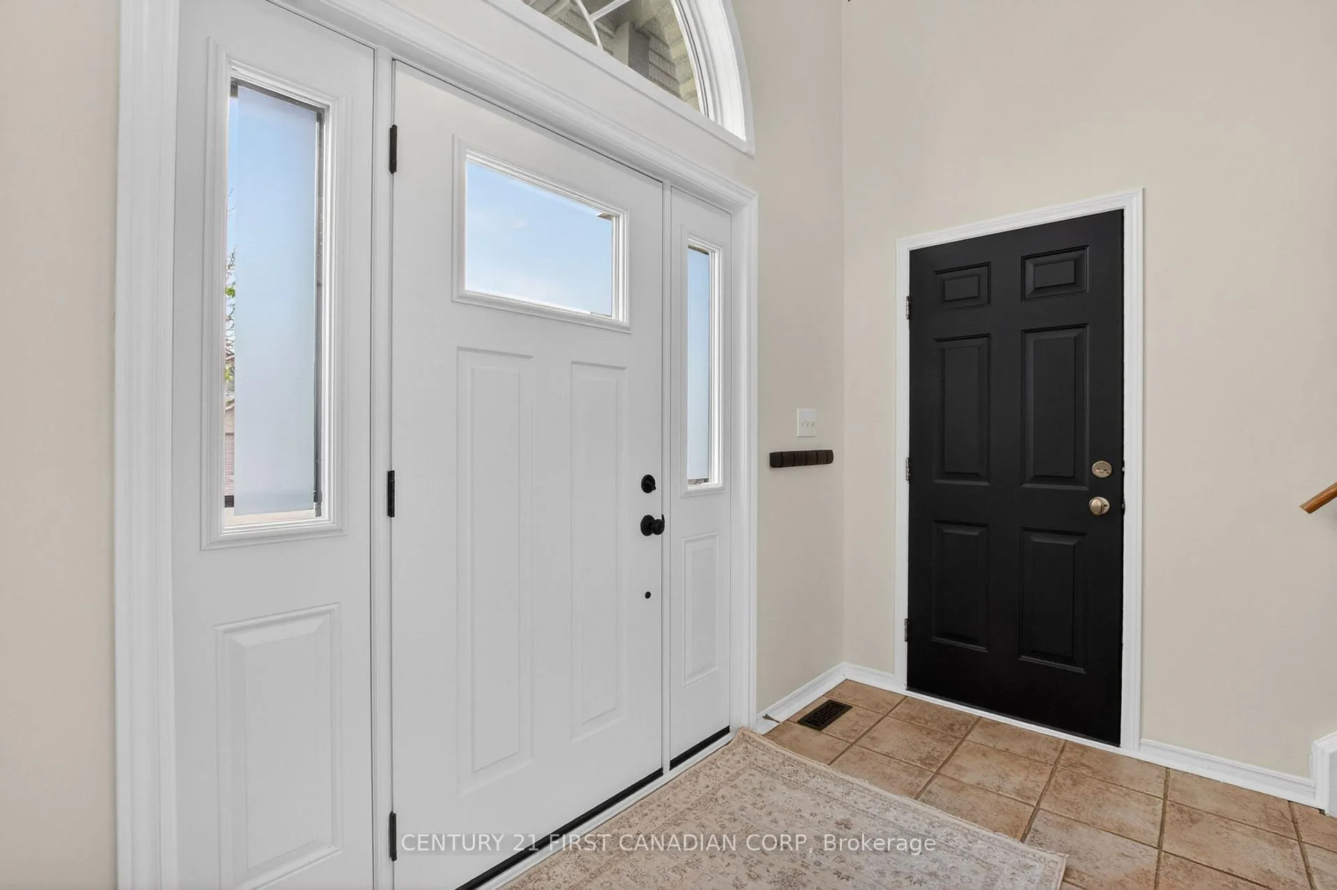 Photo 4 of 1379 Aspenridge Crescent, London, East A — HOMEH