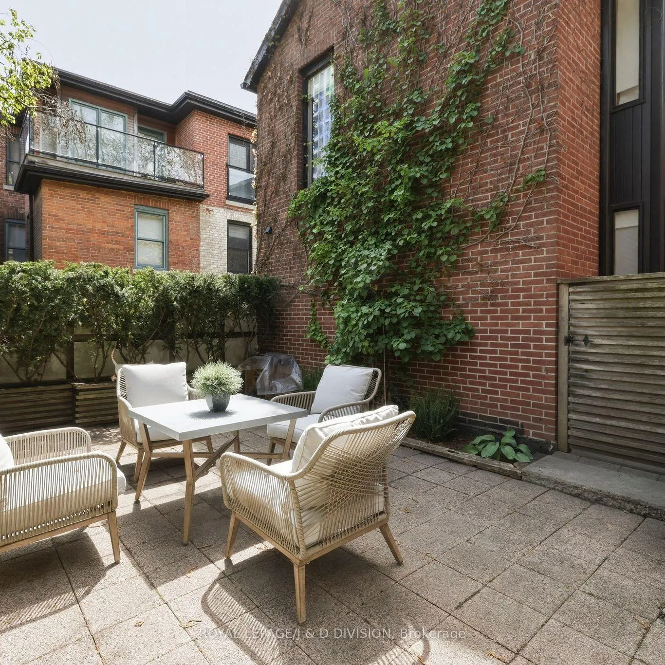 Photo 4 of 11C Tranby Avenue, Toronto, The Annex — HOMEH