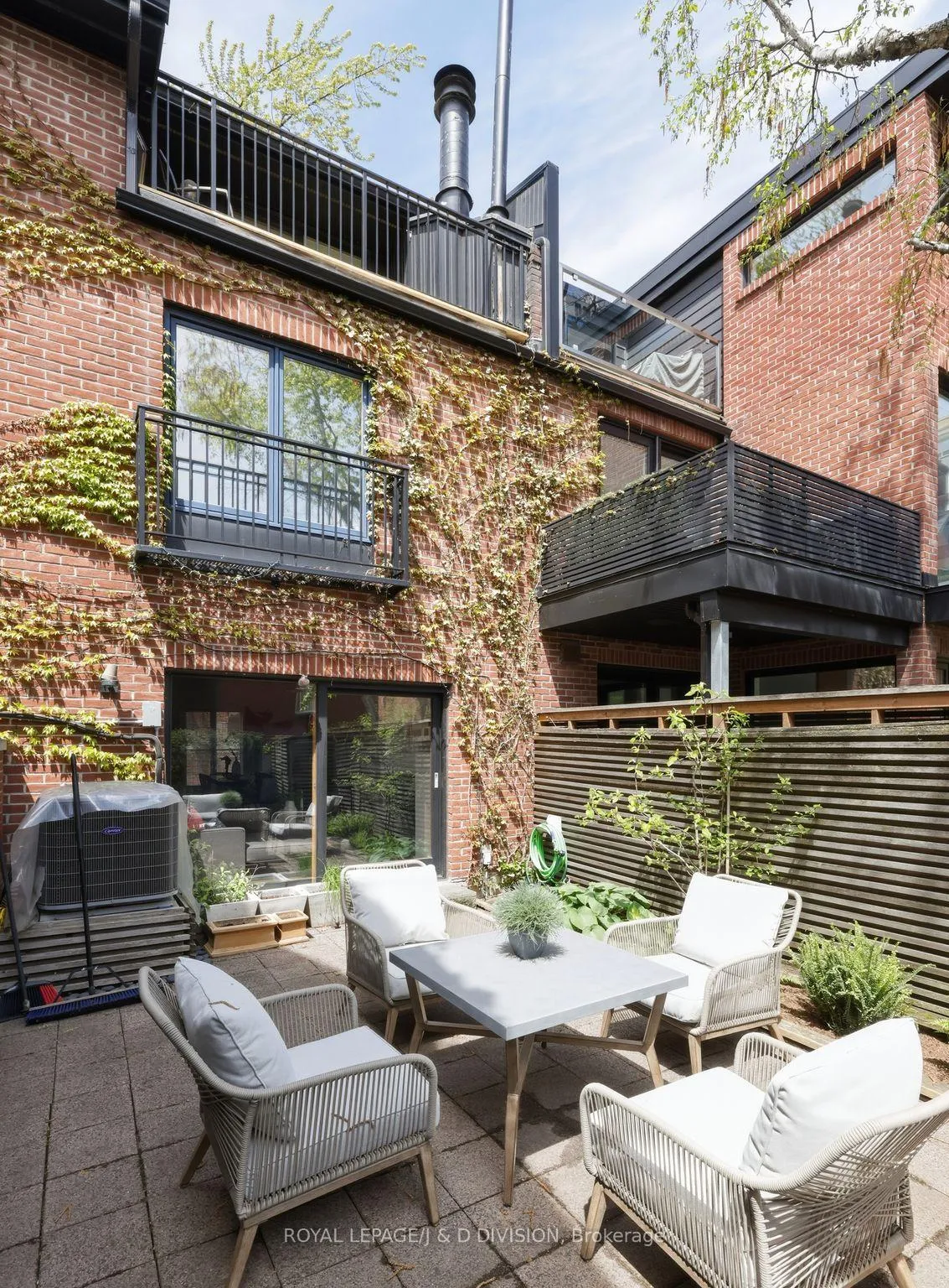 Photo 5 of 11C Tranby Avenue, Toronto, The Annex — HOMEH