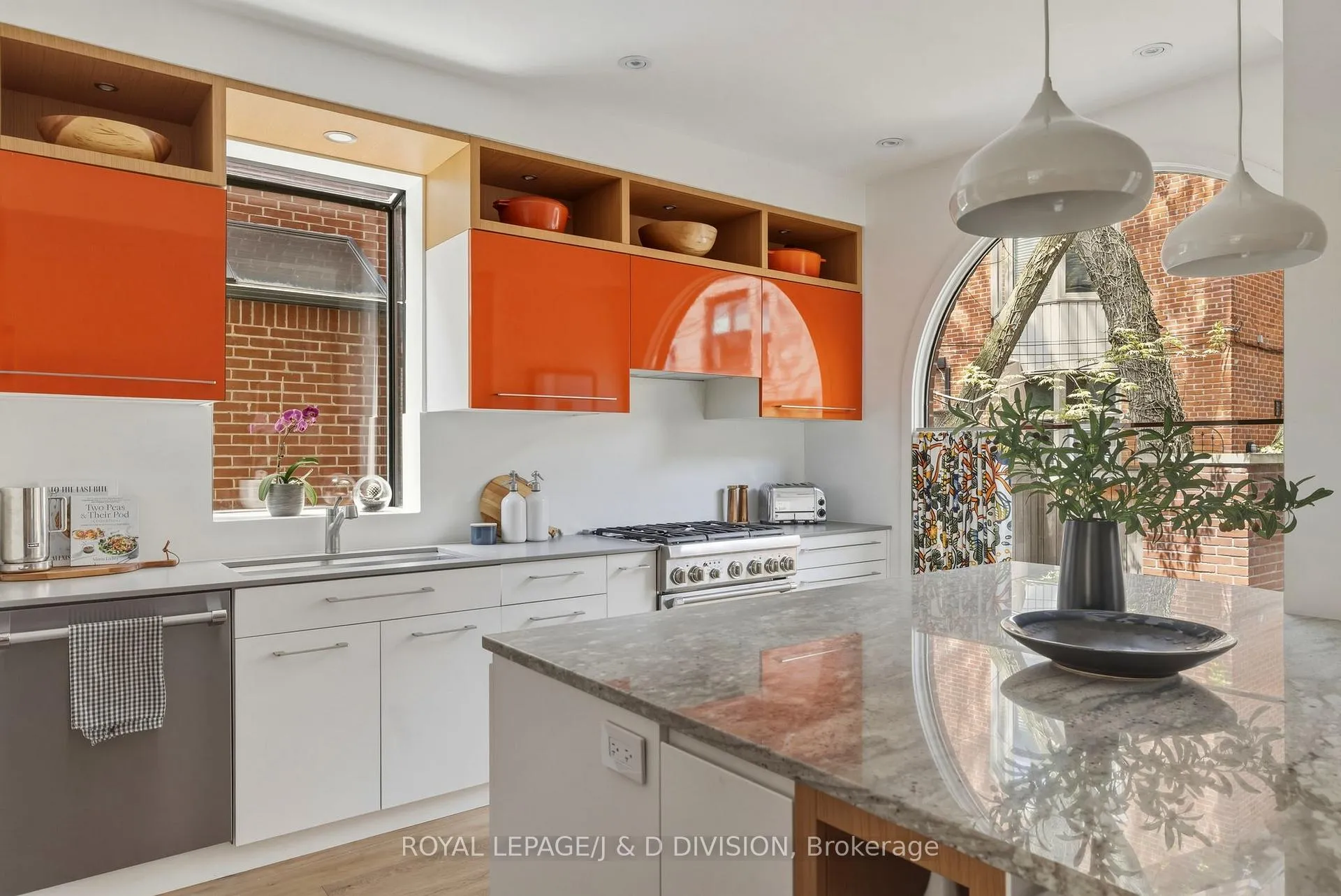 Photo 10 of 11C Tranby Avenue, Toronto, The Annex — HOMEH