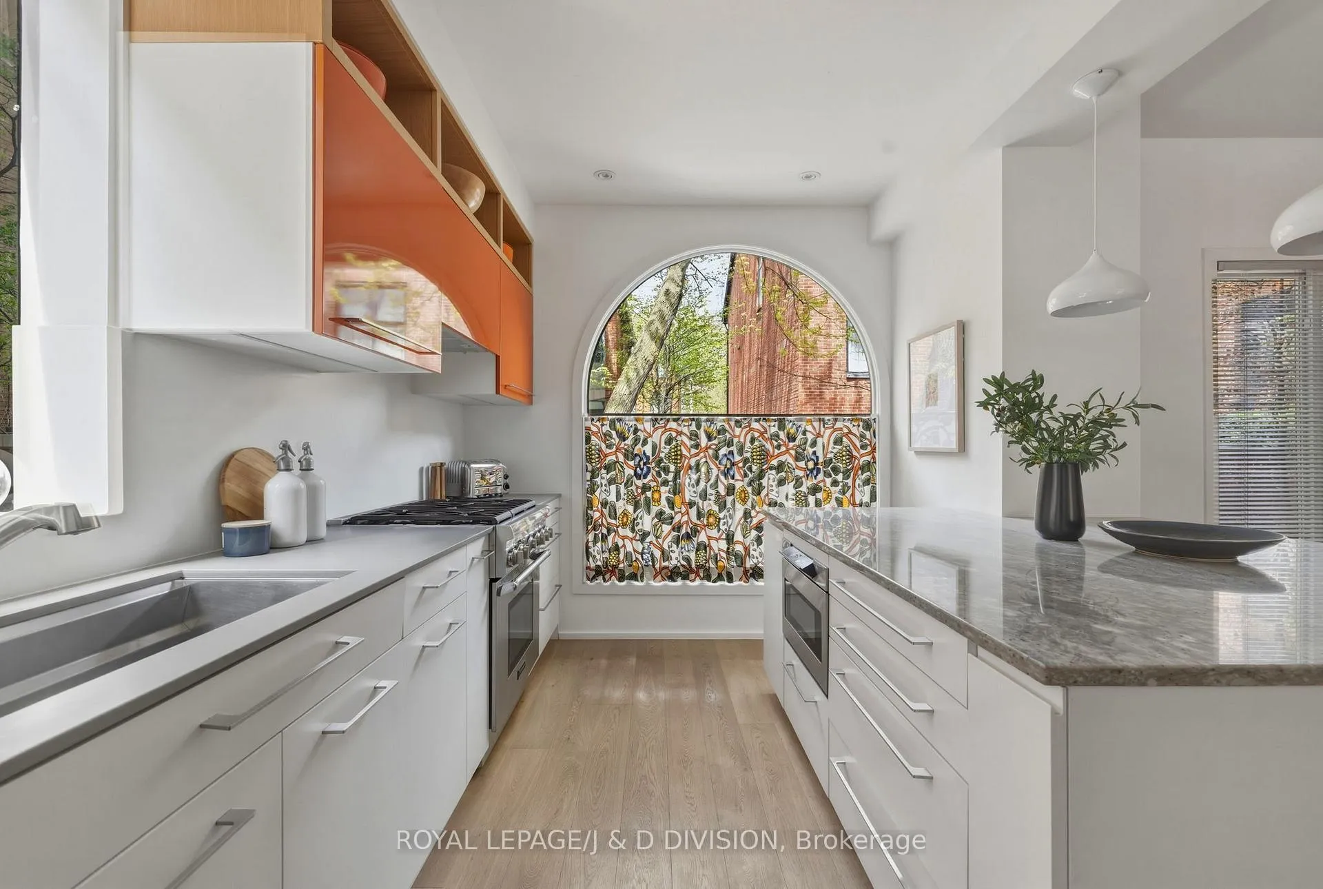 Photo 12 of 11C Tranby Avenue, Toronto, The Annex — HOMEH