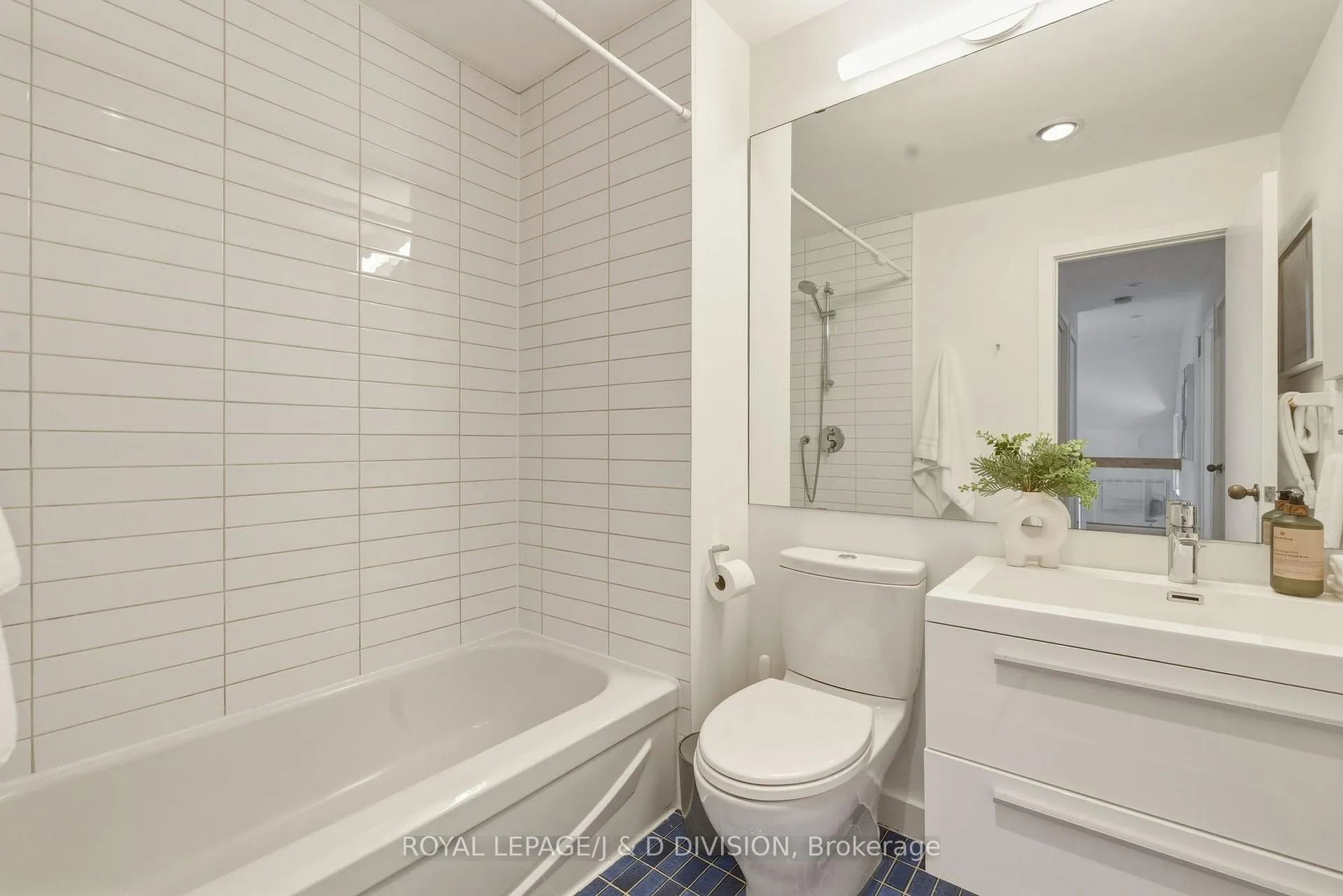 Photo 26 of 11C Tranby Avenue, Toronto, The Annex — HOMEH