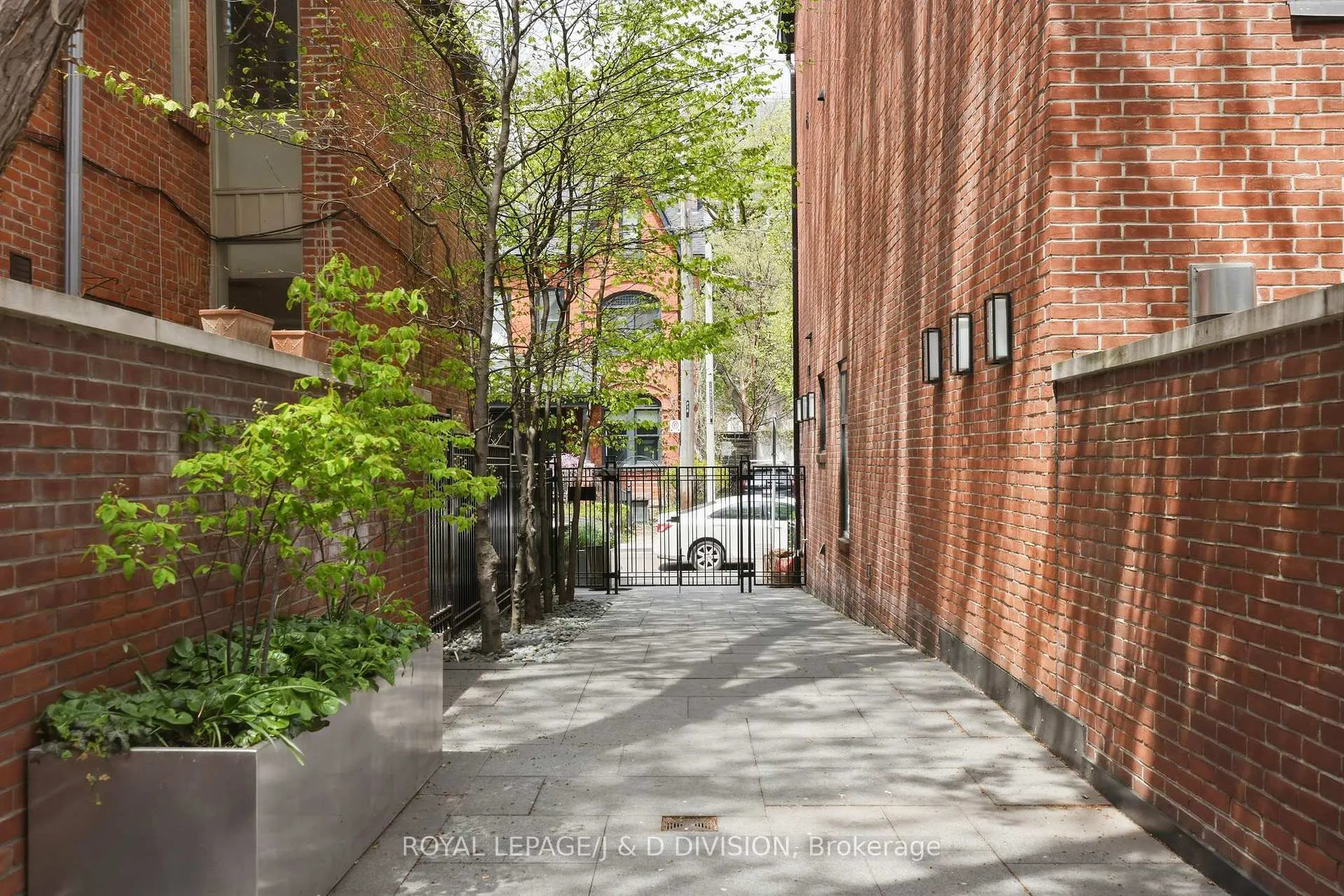 Photo 27 of 11C Tranby Avenue, Toronto, The Annex — HOMEH