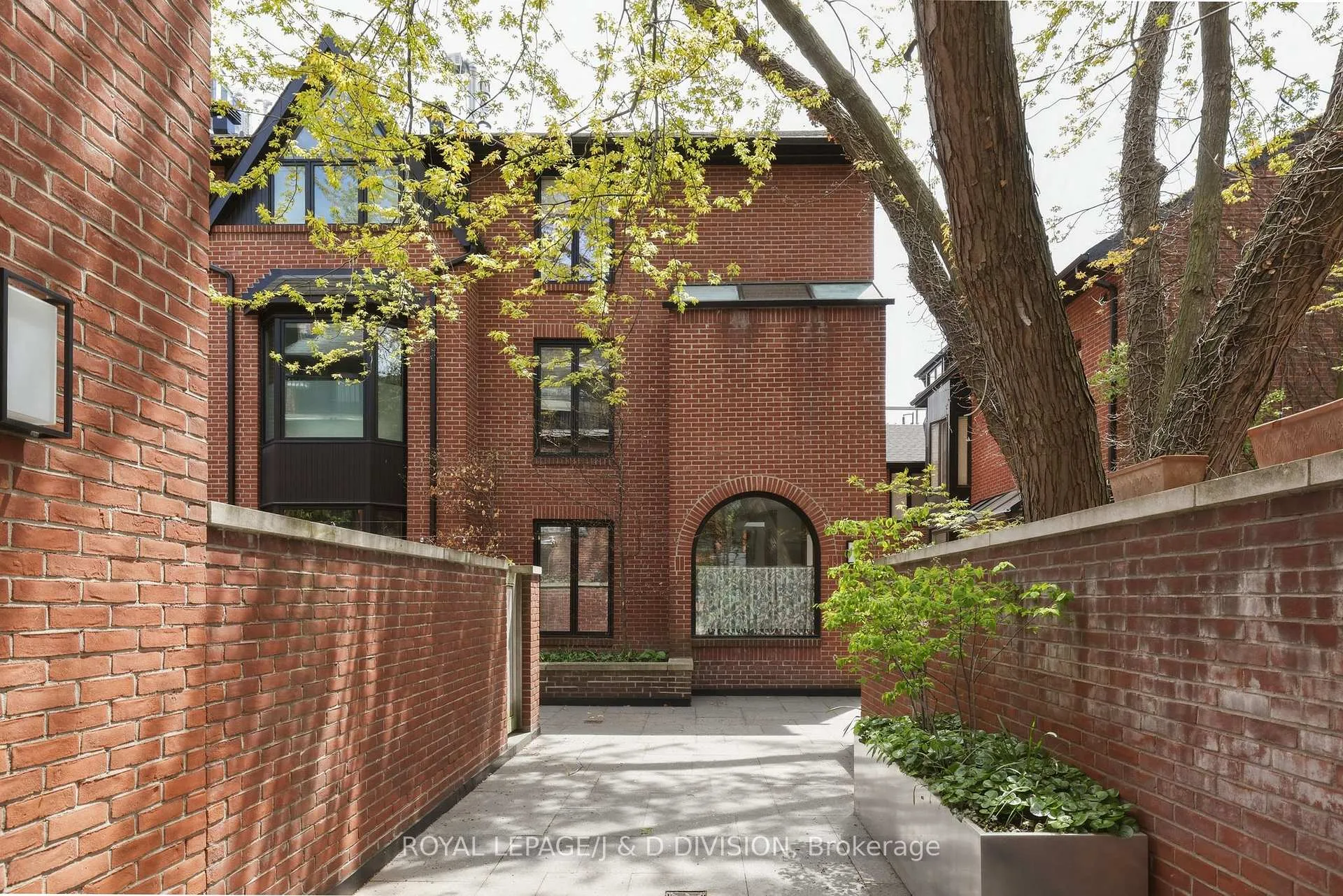 Photo 28 of 11C Tranby Avenue, Toronto, The Annex — HOMEH