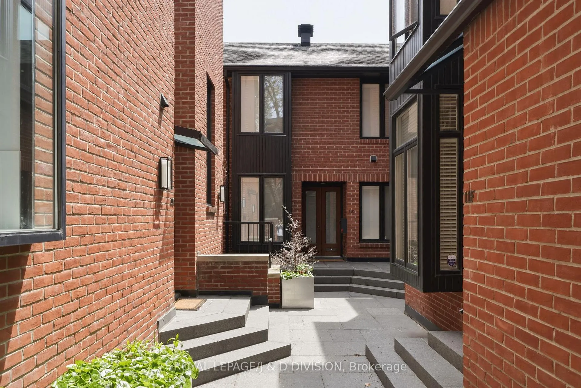 Photo 29 of 11C Tranby Avenue, Toronto, The Annex — HOMEH