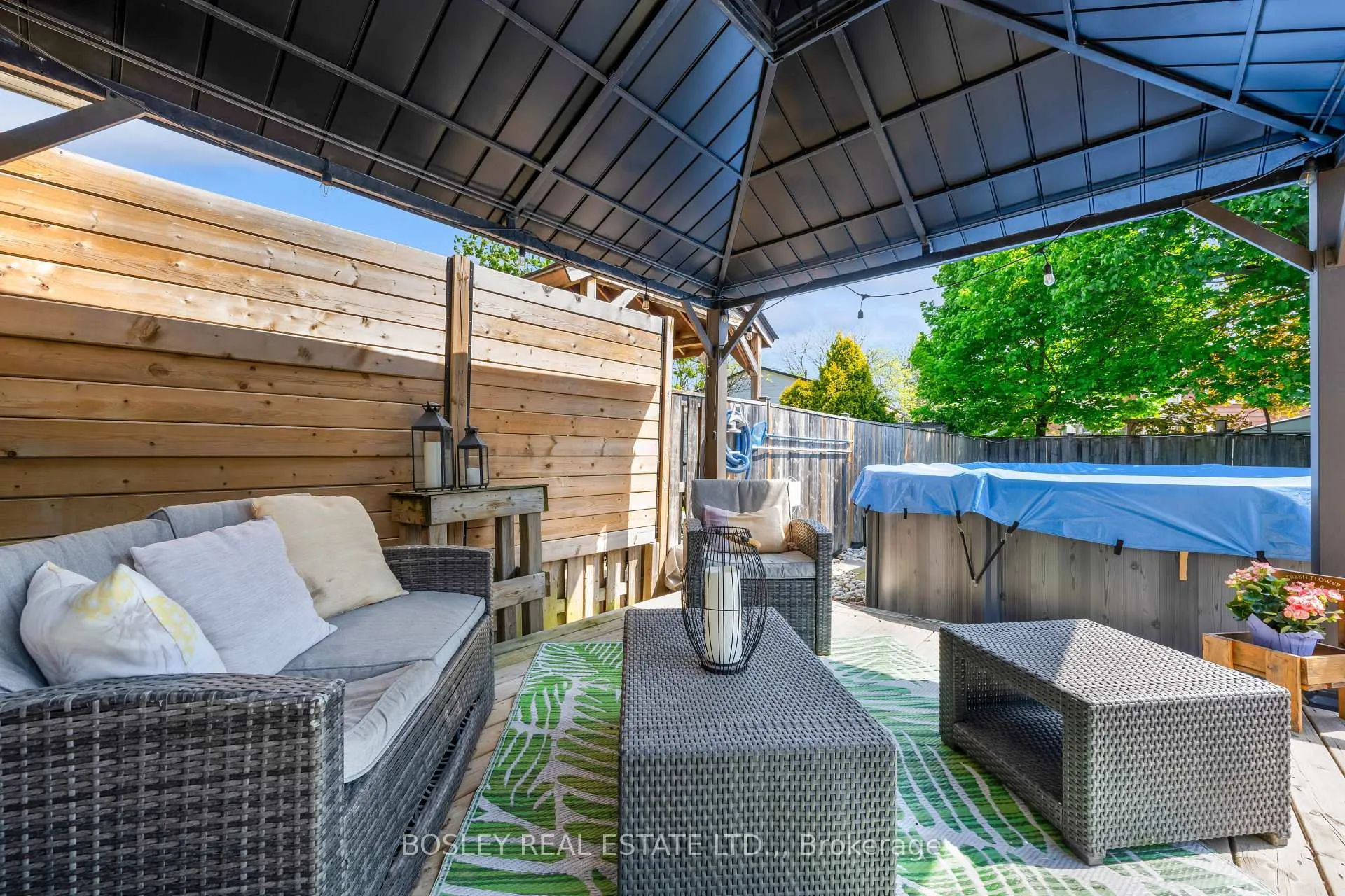 Photo 3 of 6596 Pitton Road, Niagara Falls, West Wood — HOMEH