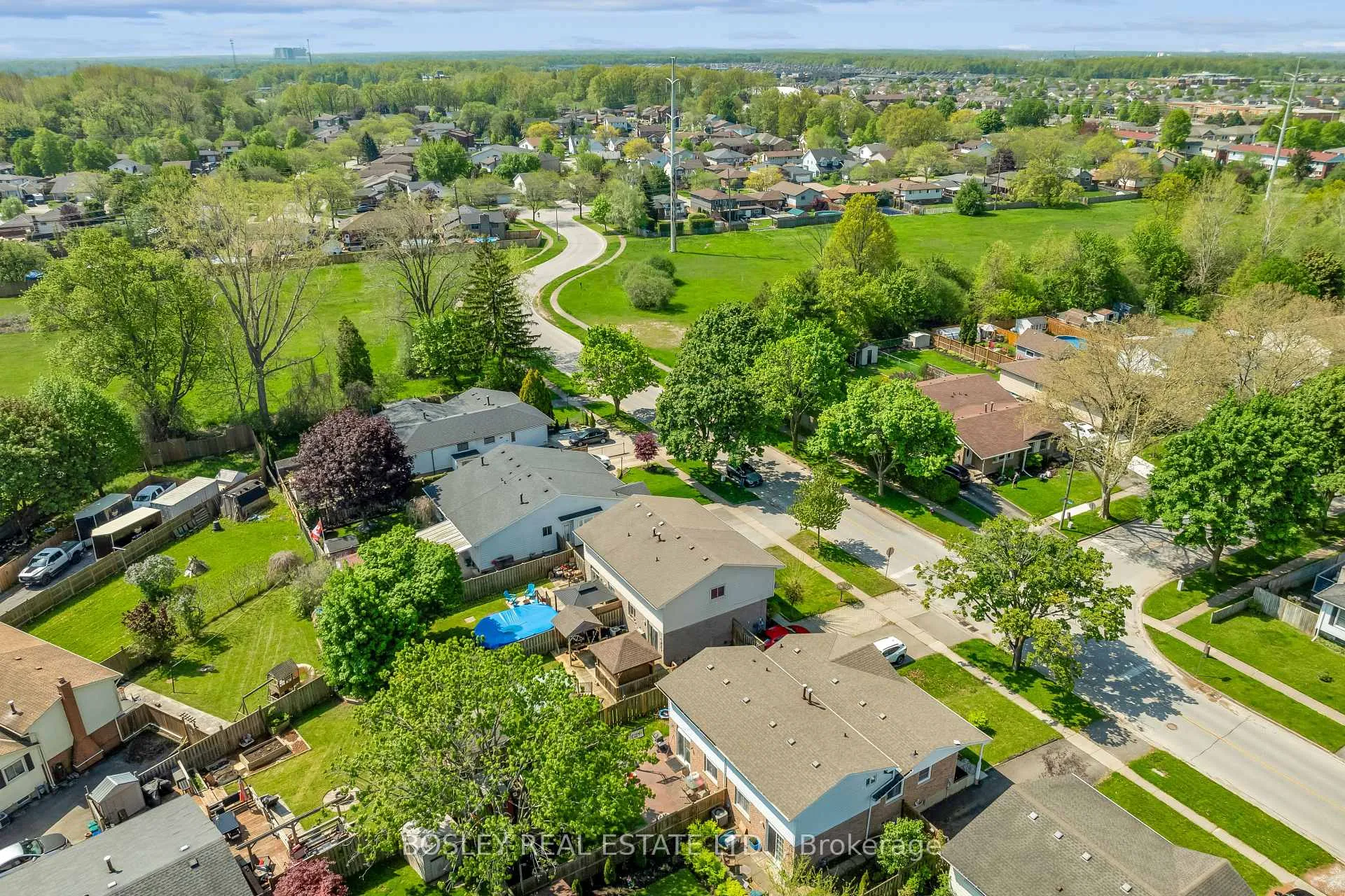 Photo 4 of 6596 Pitton Road, Niagara Falls, West Wood — HOMEH