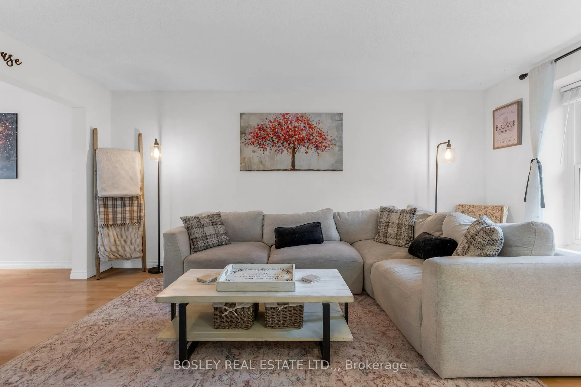 Photo 7 of 6596 Pitton Road, Niagara Falls, West Wood — HOMEH
