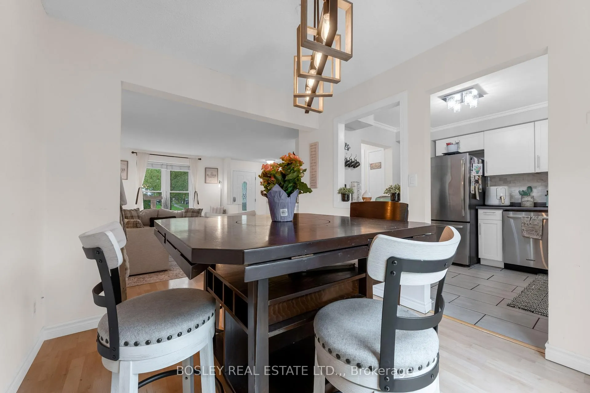 Photo 10 of 6596 Pitton Road, Niagara Falls, West Wood — HOMEH