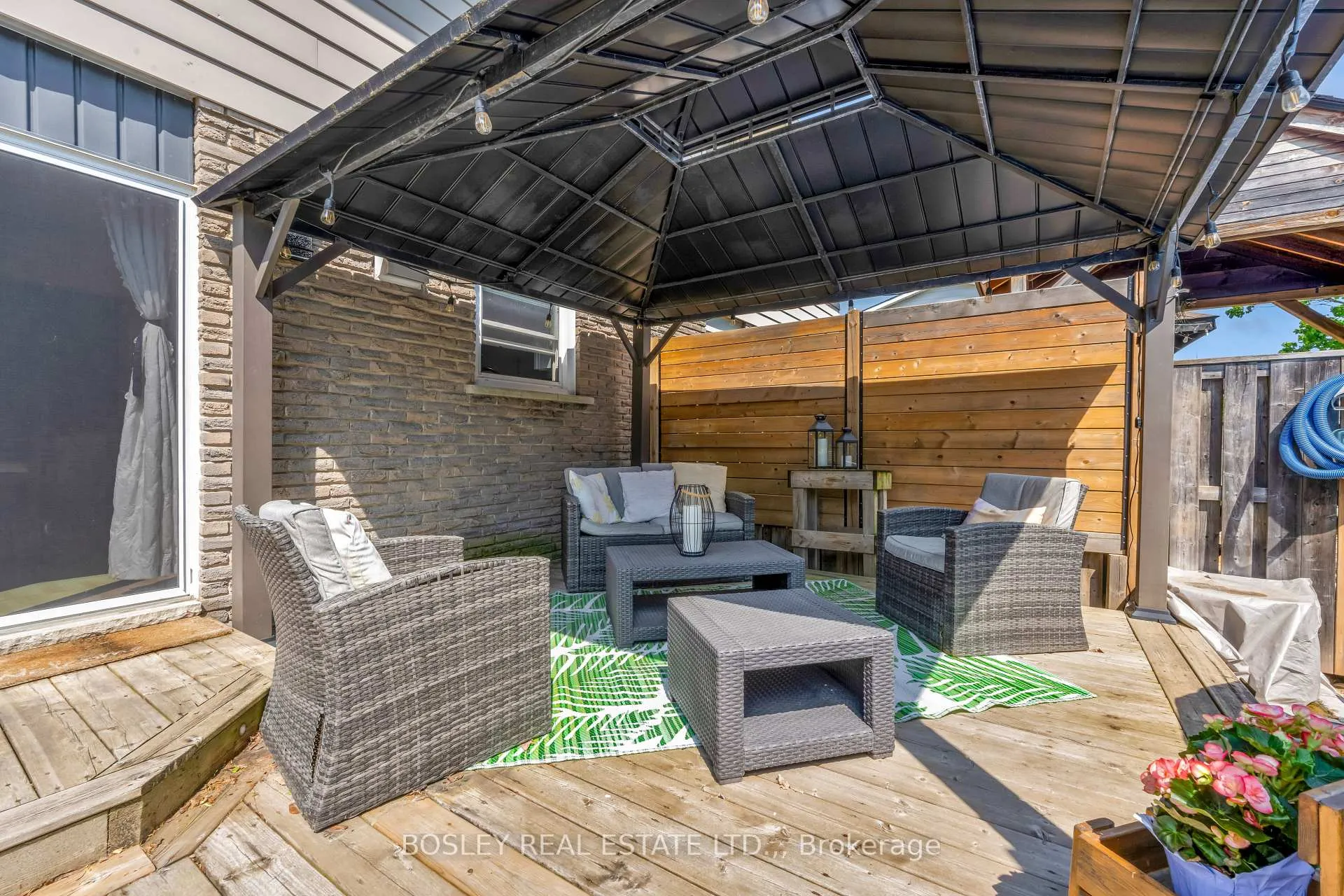 Photo 24 of 6596 Pitton Road, Niagara Falls, West Wood — HOMEH