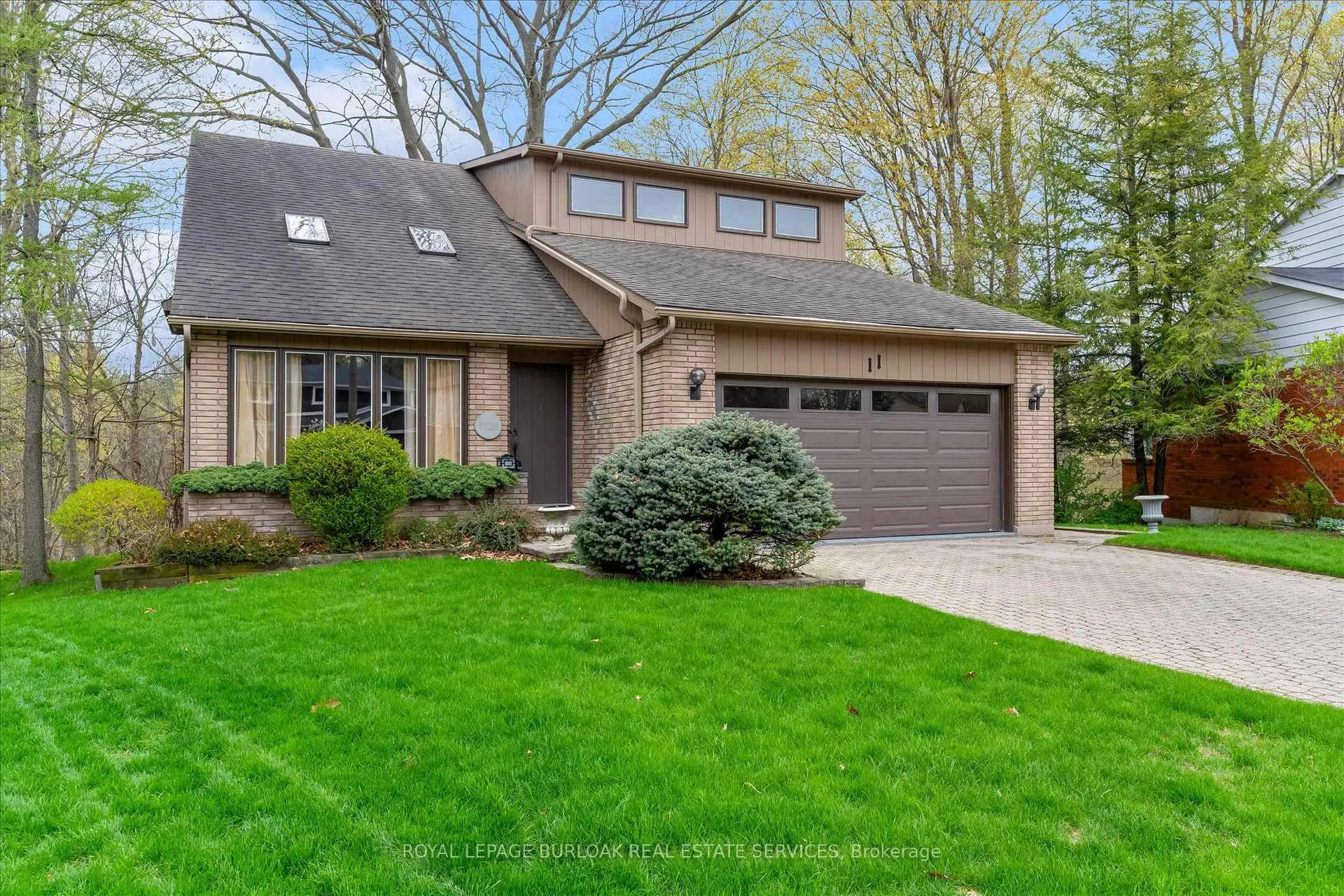 Photo 1 of 11 Crawford Court, Hamilton, Dundas — HOMEH