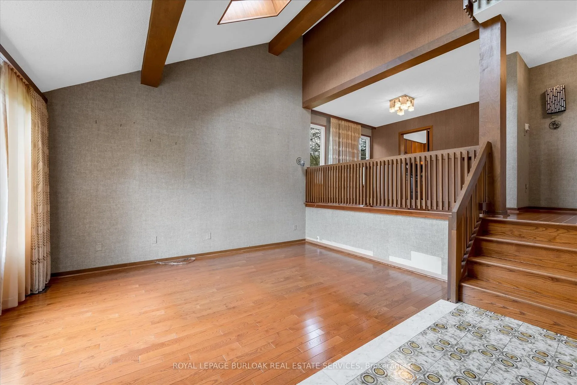 Photo 5 of 11 Crawford Court, Hamilton, Dundas — HOMEH