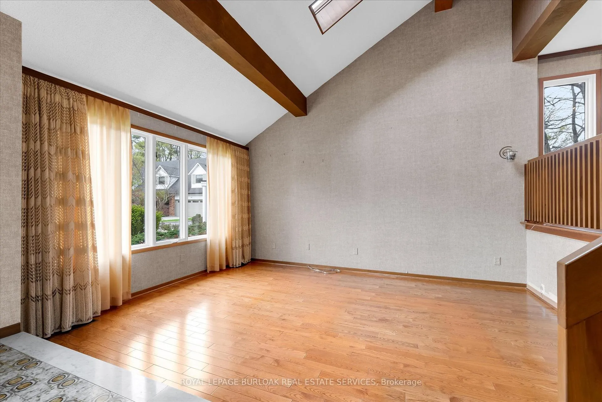 Photo 6 of 11 Crawford Court, Hamilton, Dundas — HOMEH