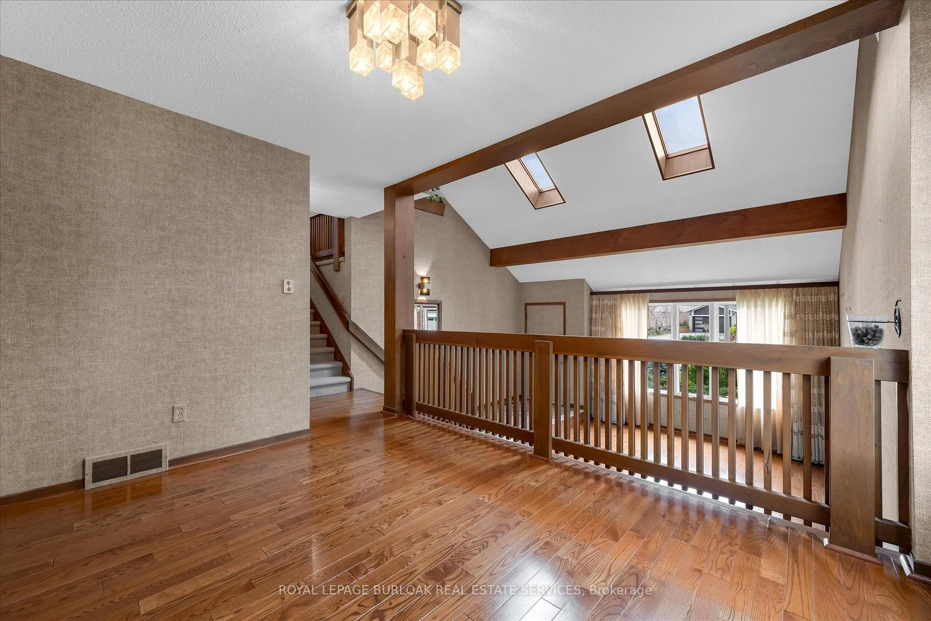 Photo 8 of 11 Crawford Court, Hamilton, Dundas — HOMEH