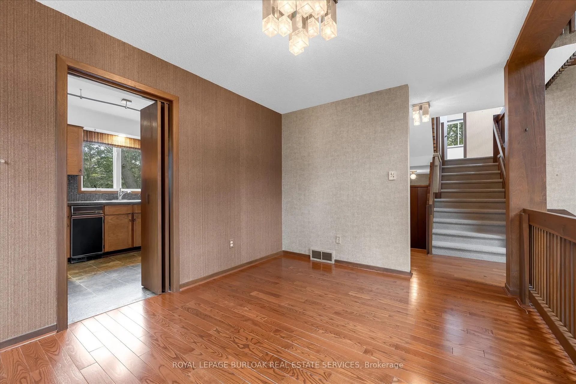 Photo 9 of 11 Crawford Court, Hamilton, Dundas — HOMEH