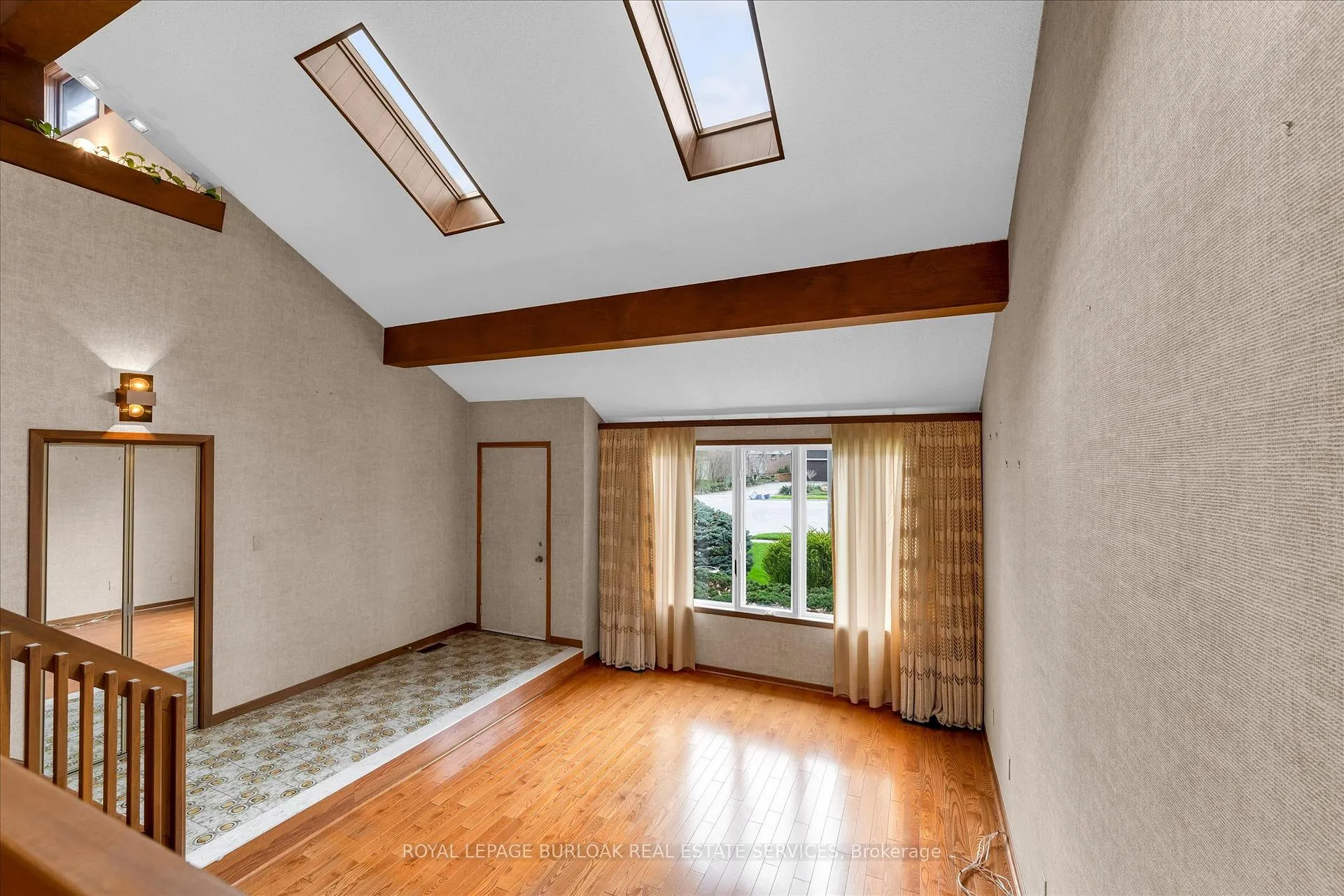 Photo 10 of 11 Crawford Court, Hamilton, Dundas — HOMEH