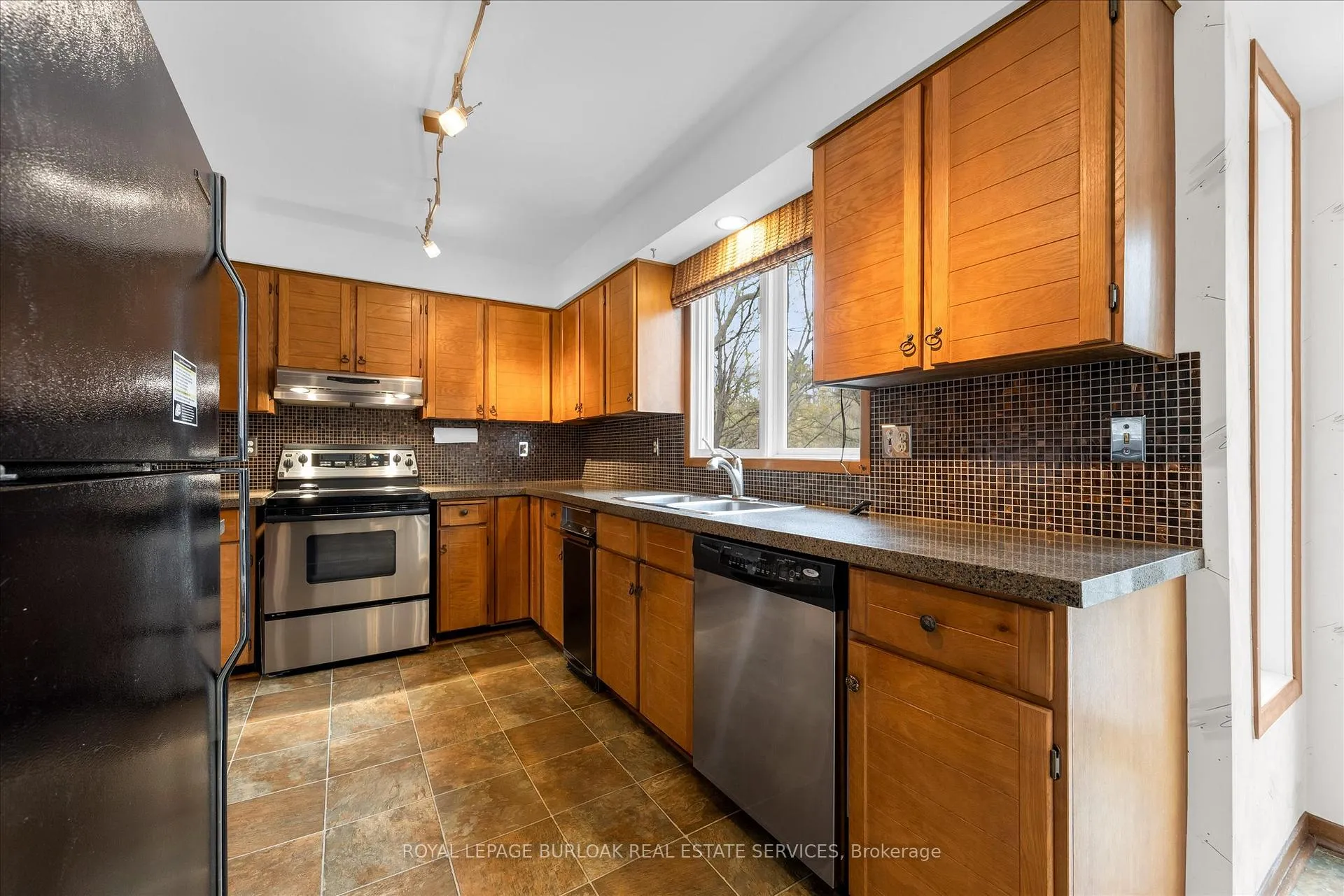 Photo 13 of 11 Crawford Court, Hamilton, Dundas — HOMEH