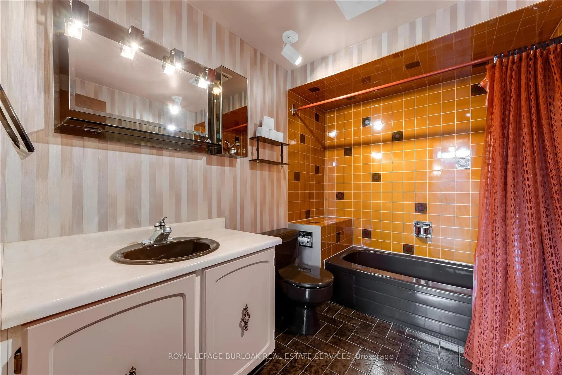 Photo 28 of 11 Crawford Court, Hamilton, Dundas — HOMEH