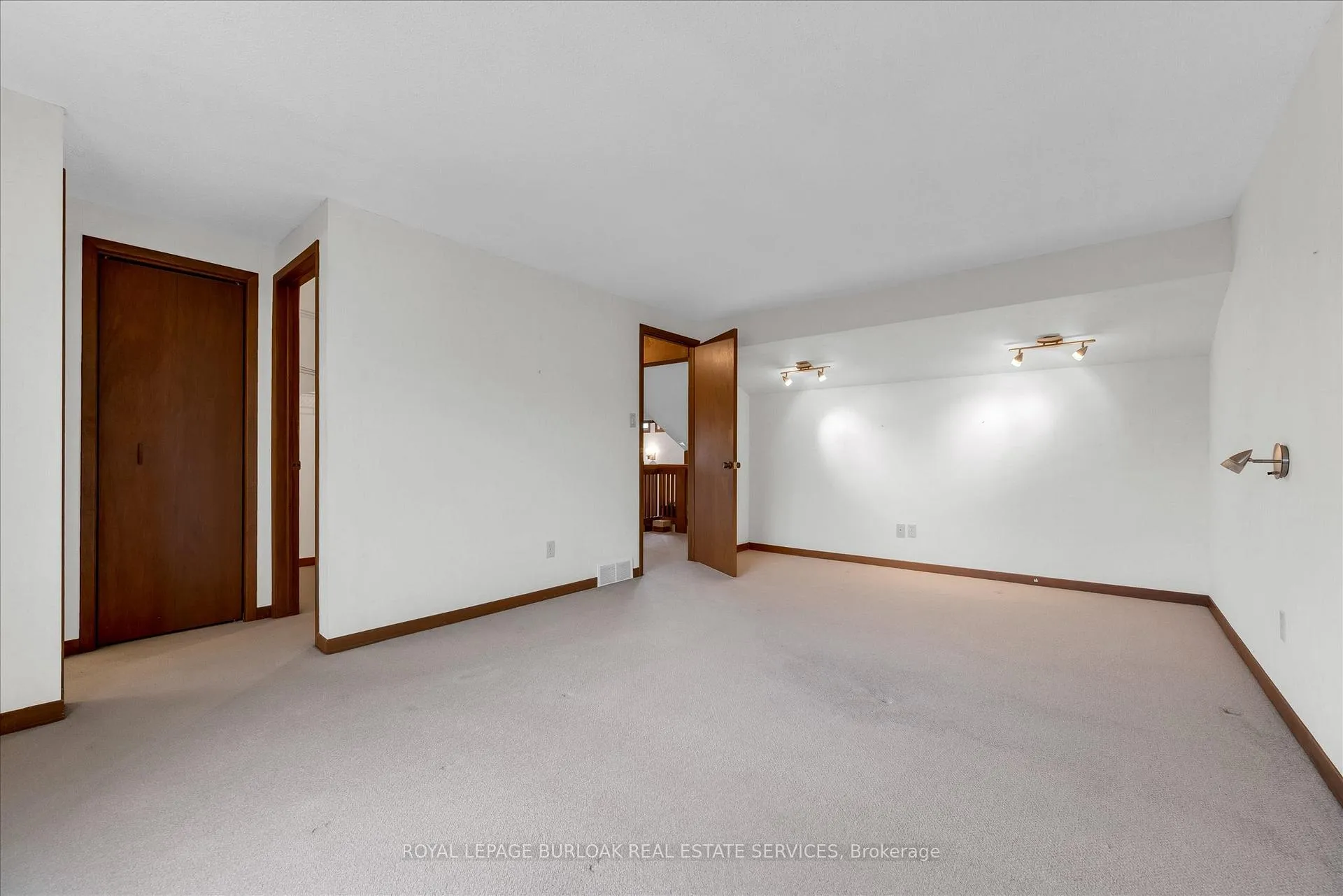 Photo 31 of 11 Crawford Court, Hamilton, Dundas — HOMEH
