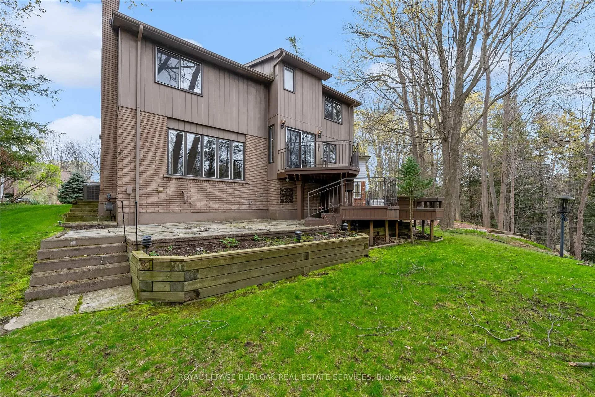 Photo 40 of 11 Crawford Court, Hamilton, Dundas — HOMEH
