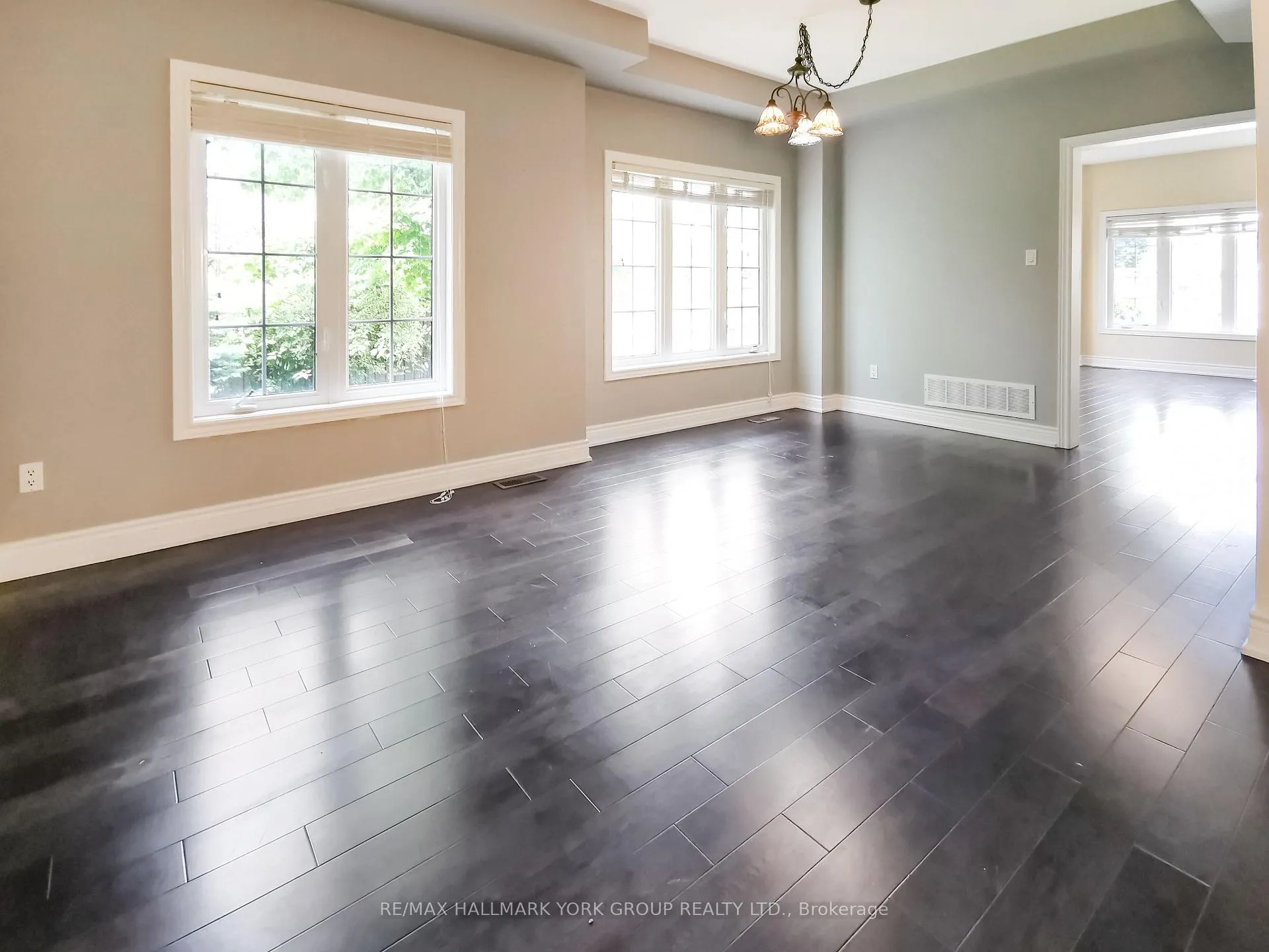 Photo 3 of 152 Mahogany Forest Drive, Vaughan, Patterson — HOMEH