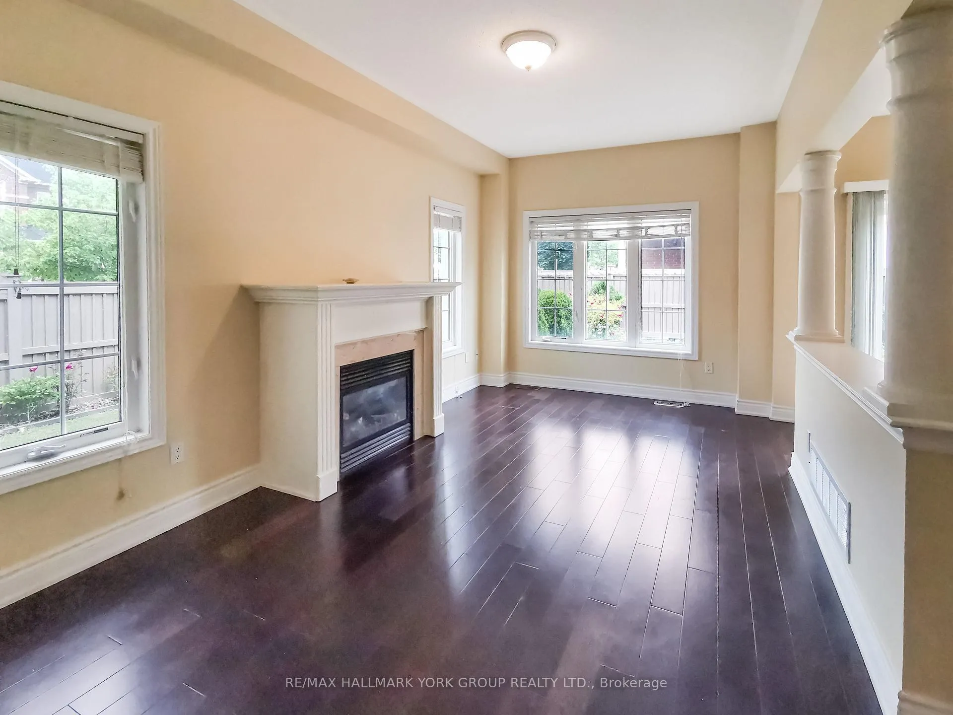 Photo 4 of 152 Mahogany Forest Drive, Vaughan, Patterson — HOMEH