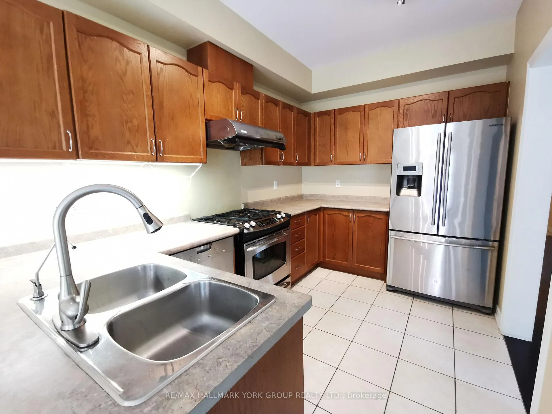 Photo 5 of 152 Mahogany Forest Drive, Vaughan, Patterson — HOMEH