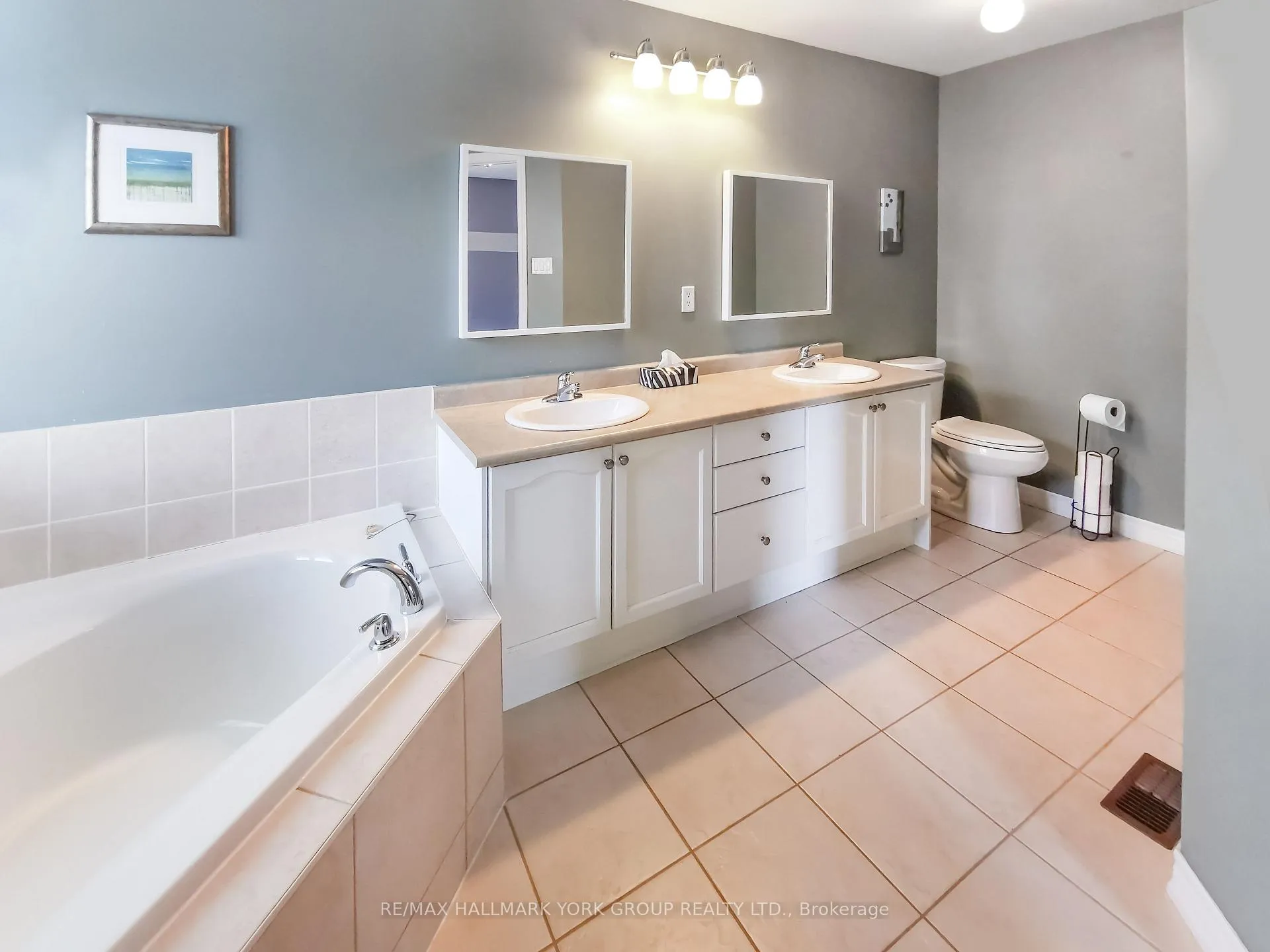 Photo 8 of 152 Mahogany Forest Drive, Vaughan, Patterson — HOMEH
