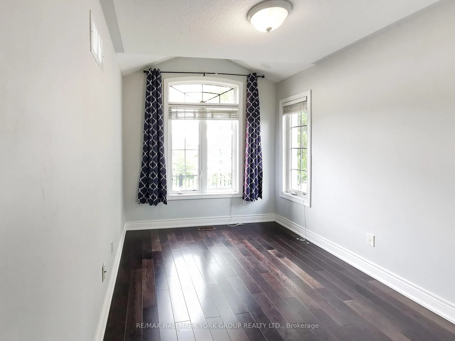 Photo 12 of 152 Mahogany Forest Drive, Vaughan, Patterson — HOMEH