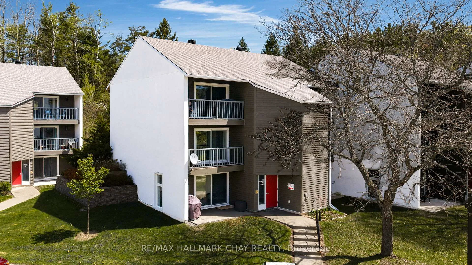 Front of Unit 119, 1102 Horseshoe Valley Road