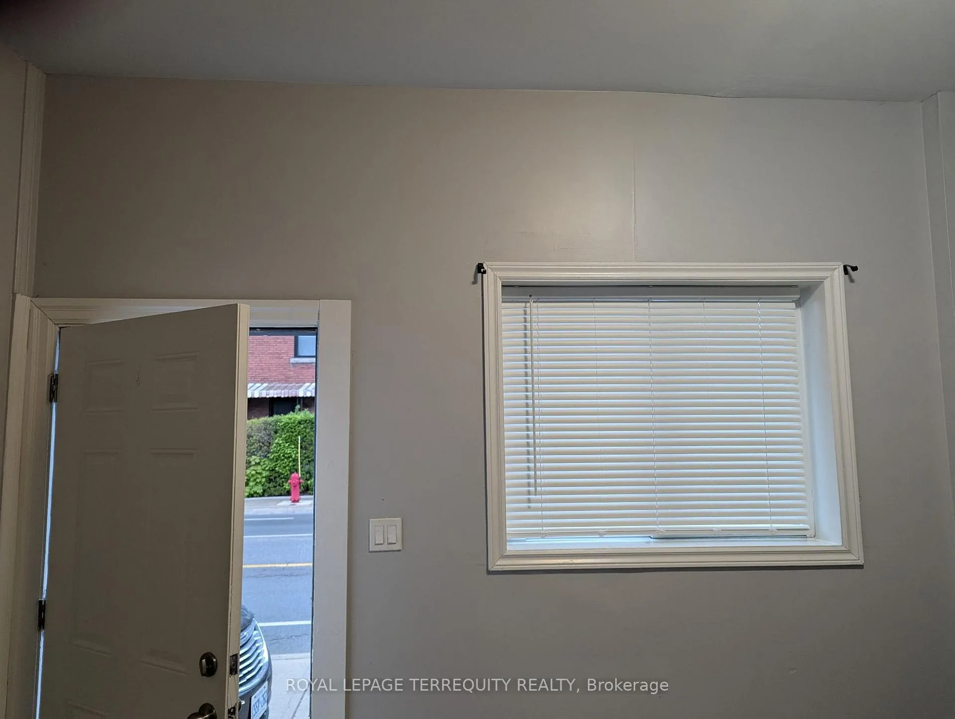 Photo 3 of 1184 Cannon Street E, Hamilton, Crown Point — HOMEH