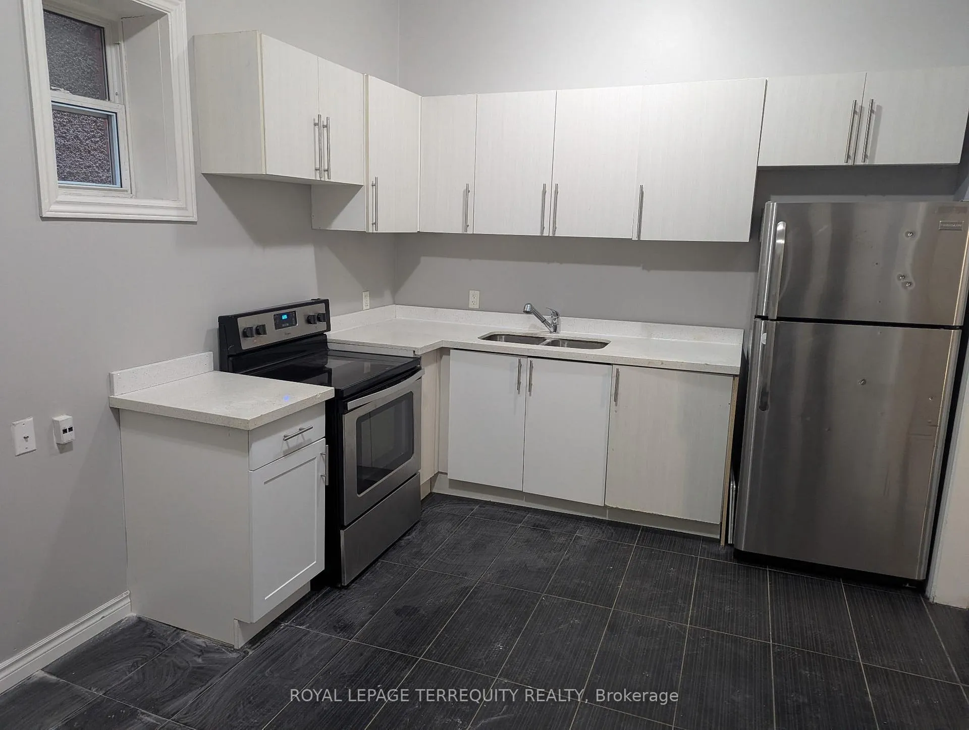 Photo 4 of 1184 Cannon Street E, Hamilton, Crown Point — HOMEH