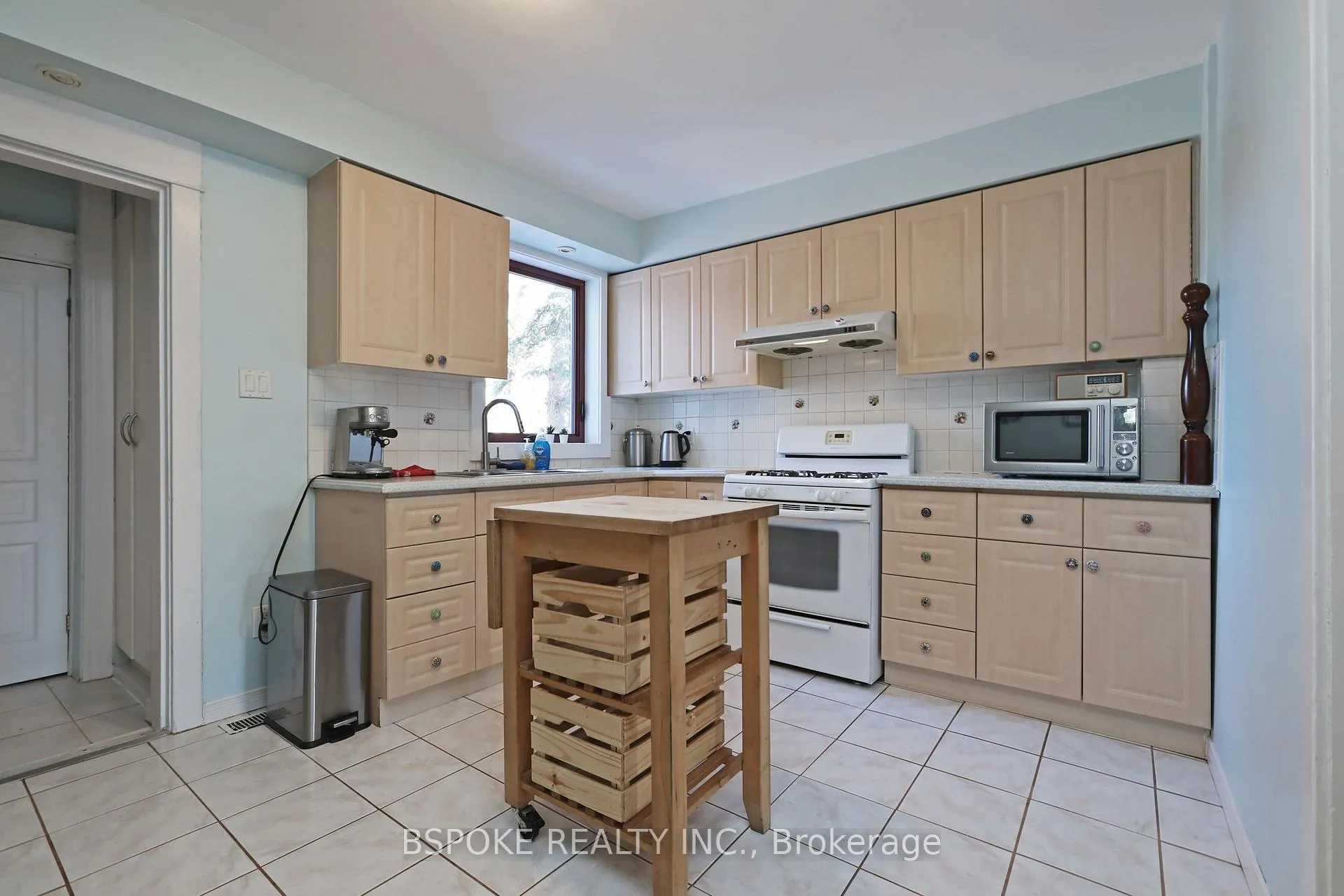 Photo 7 of 139 Greenwood Avenue, Toronto, Greenwood-Coxwell — HOMEH