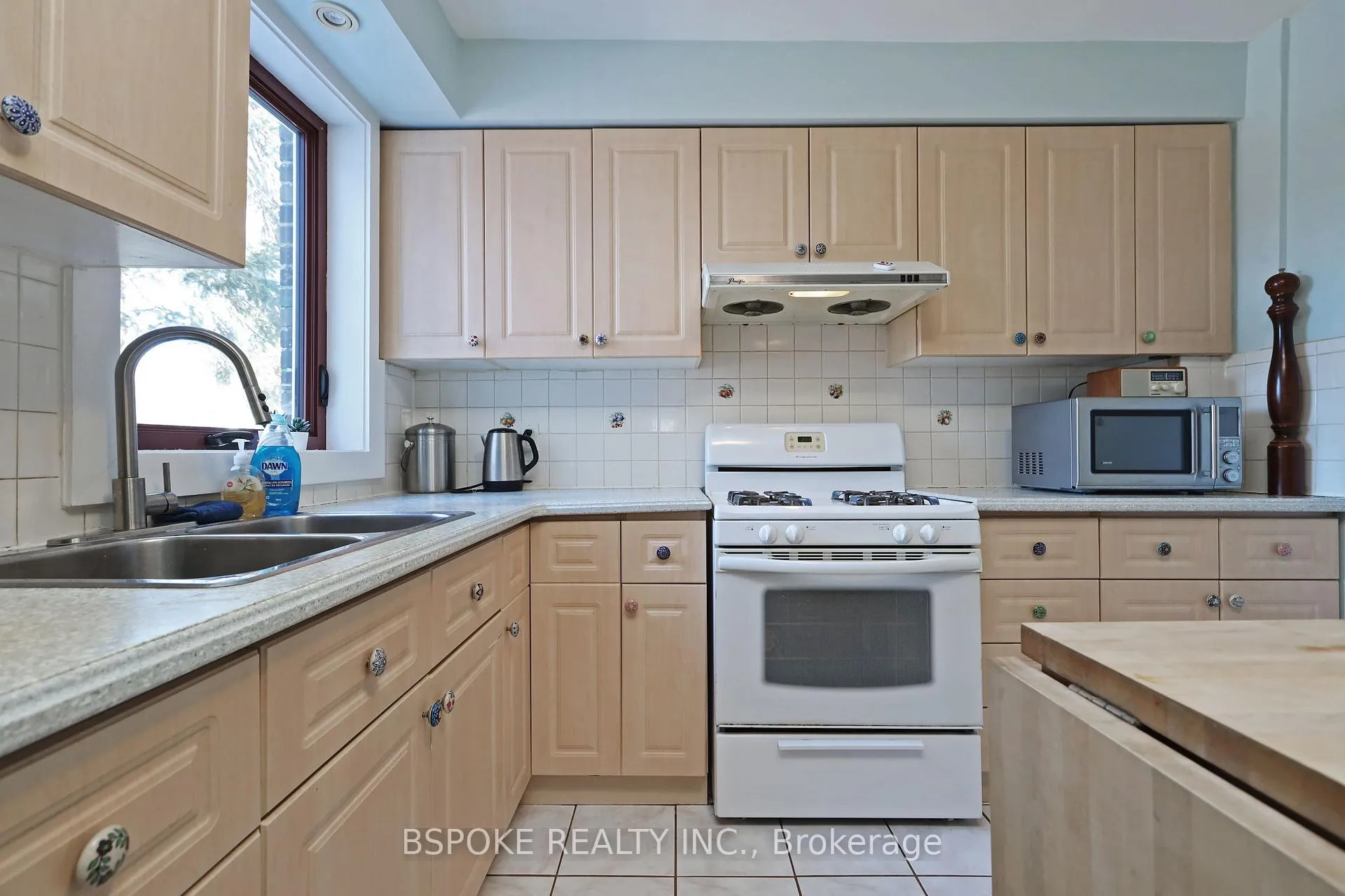 Photo 8 of 139 Greenwood Avenue, Toronto, Greenwood-Coxwell — HOMEH