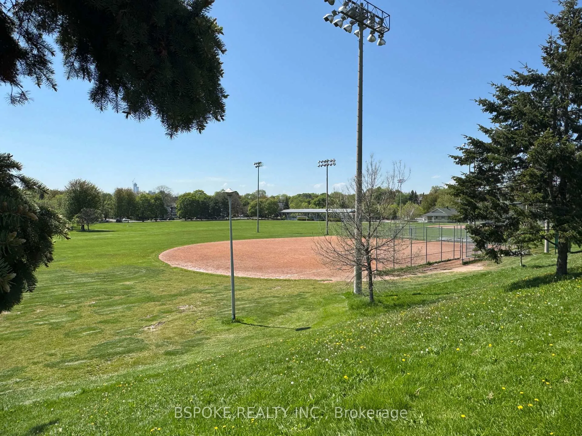 Photo 25 of 139 Greenwood Avenue, Toronto, Greenwood-Coxwell — HOMEH