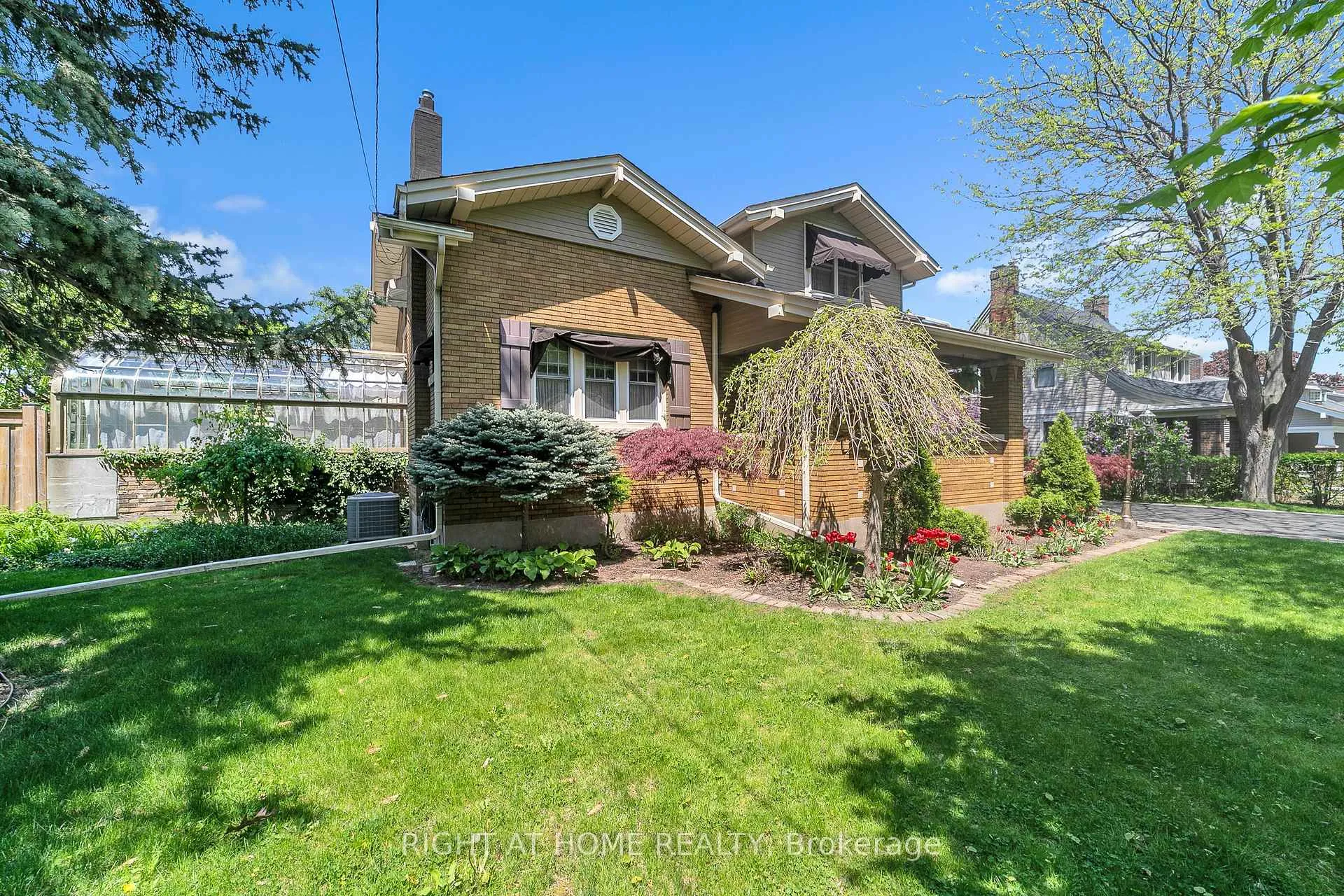 Photo 3 of 16 Nelles Boulevard, Grimsby, Grimsby West — HOMEH