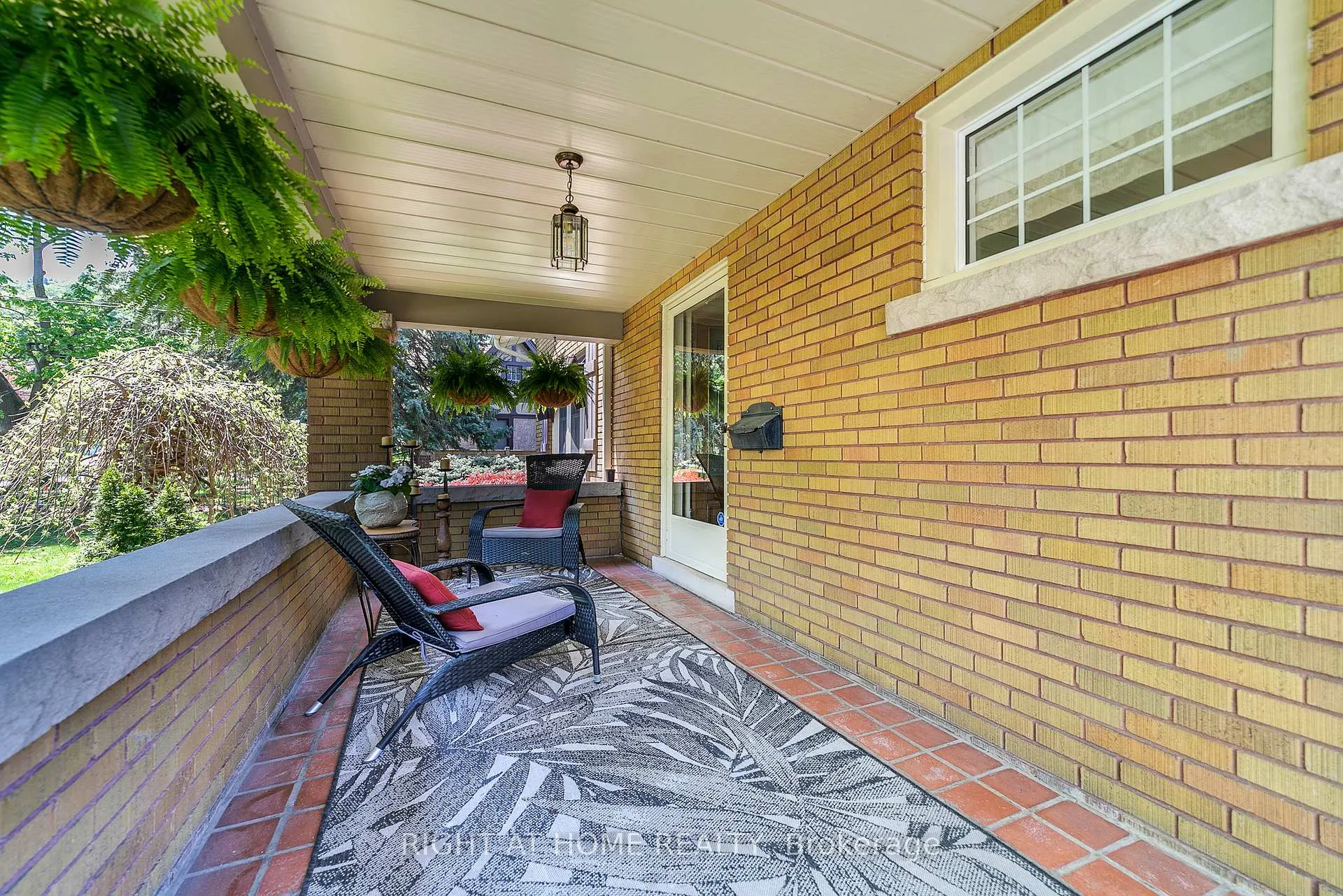 Photo 4 of 16 Nelles Boulevard, Grimsby, Grimsby West — HOMEH