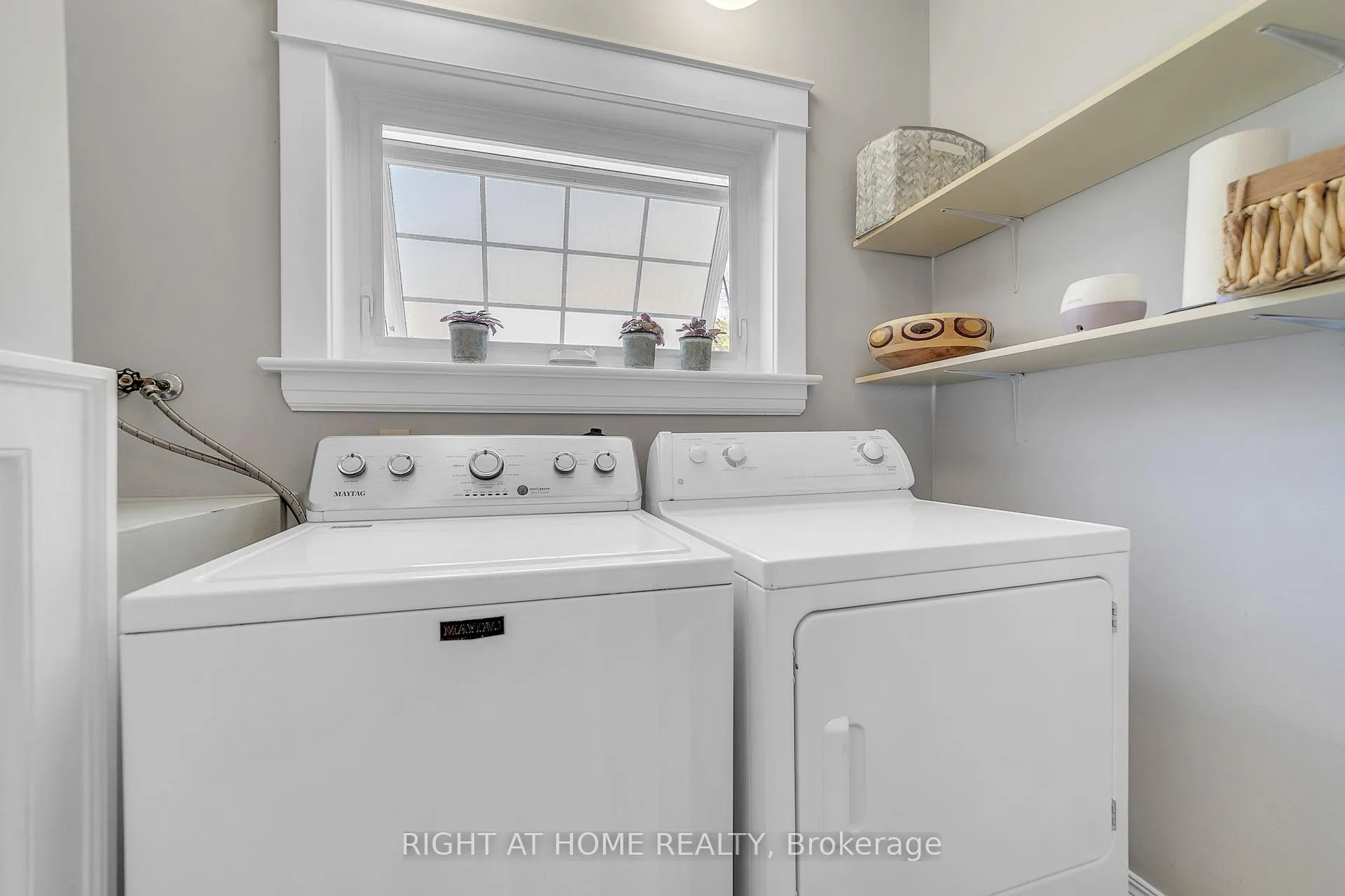 Photo 18 of 16 Nelles Boulevard, Grimsby, Grimsby West — HOMEH